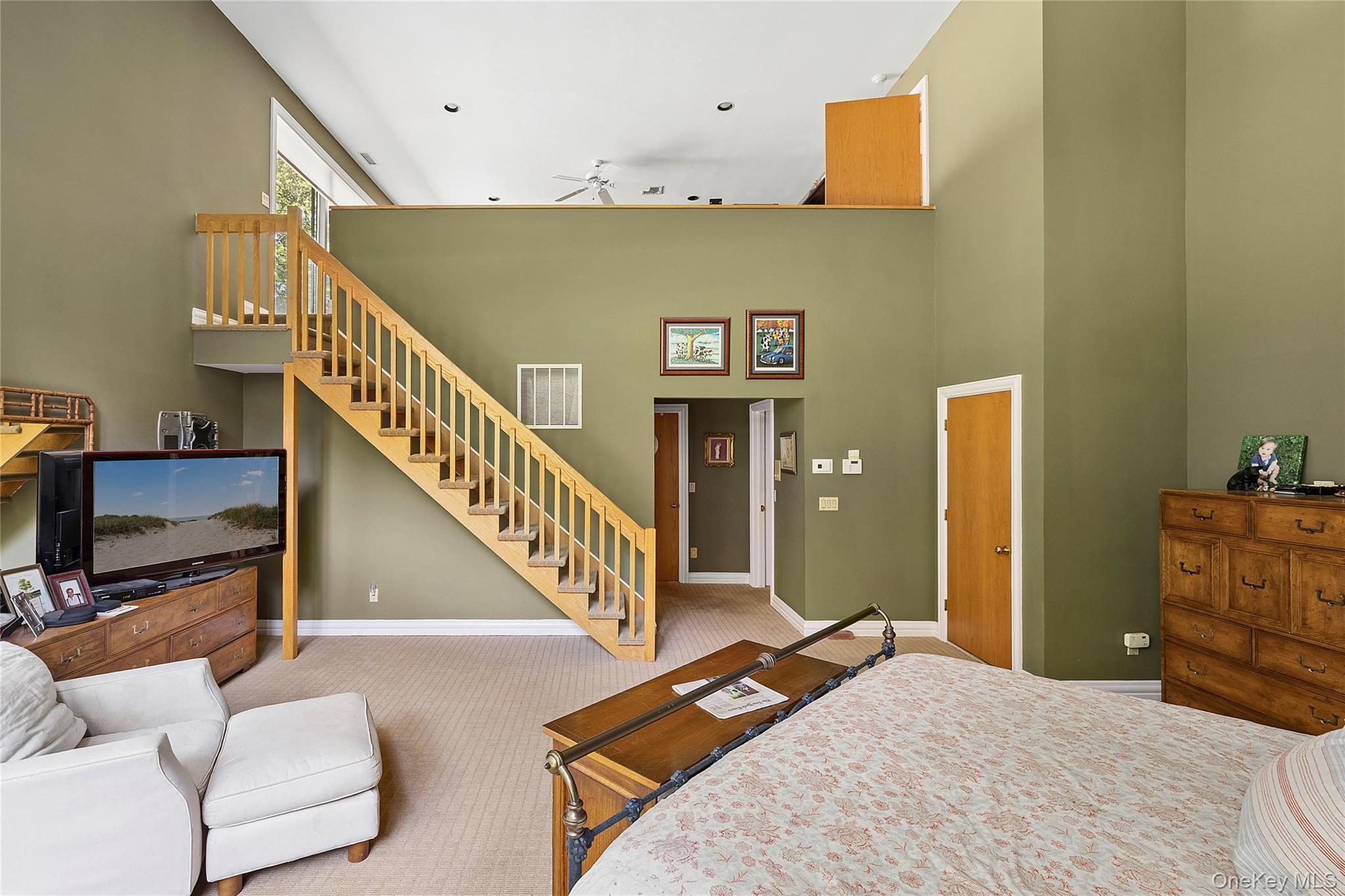 17 Danton Lane N