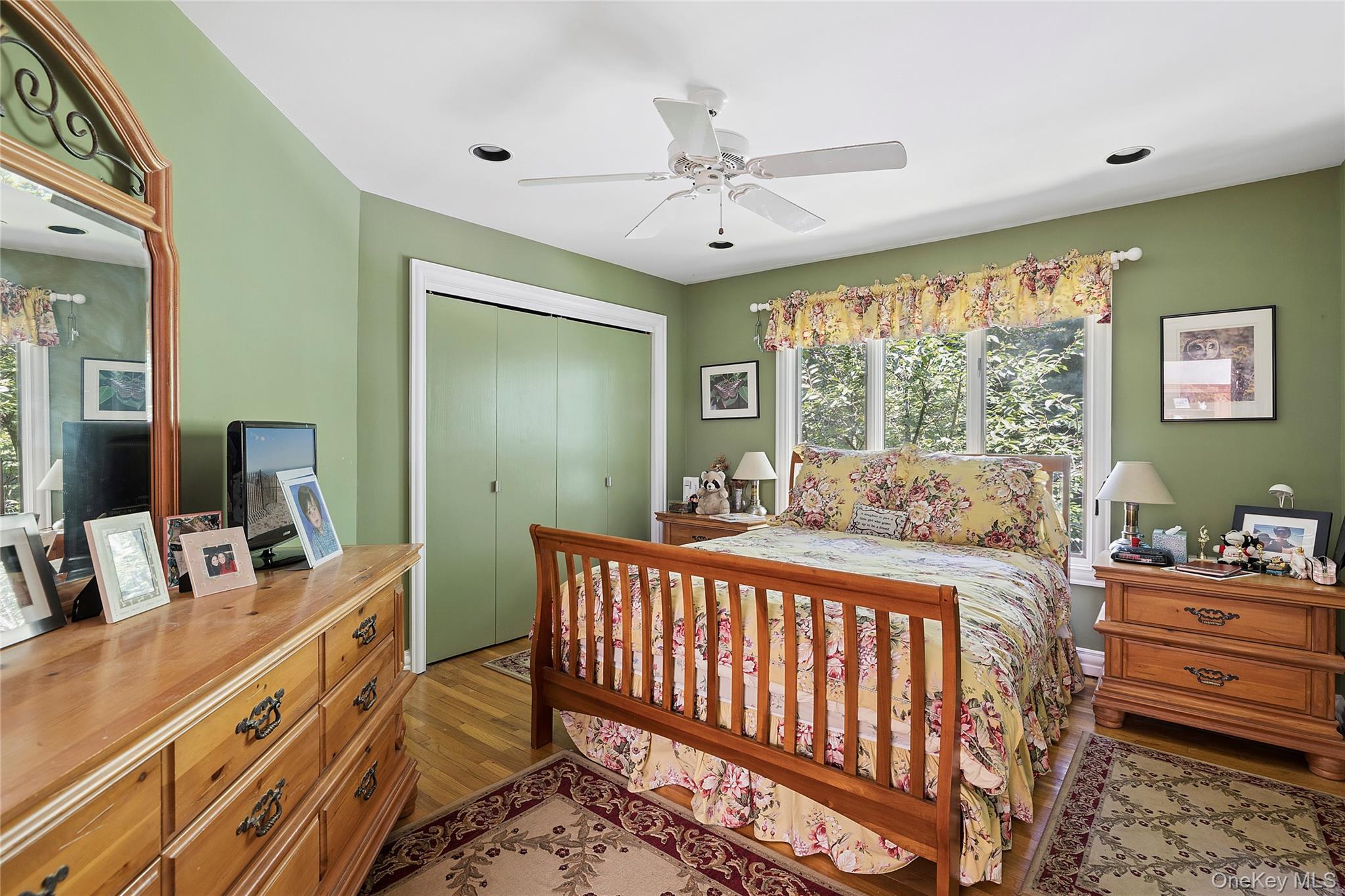 17 Danton Lane N