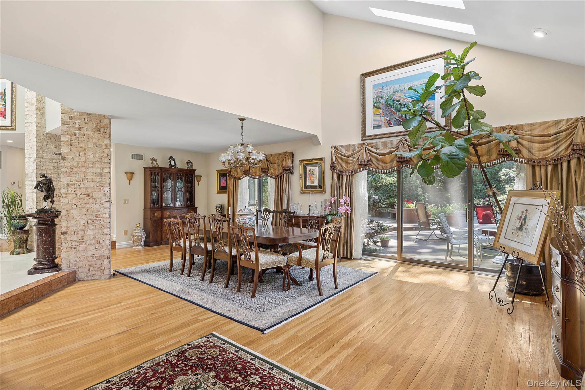 17 Danton Lane N