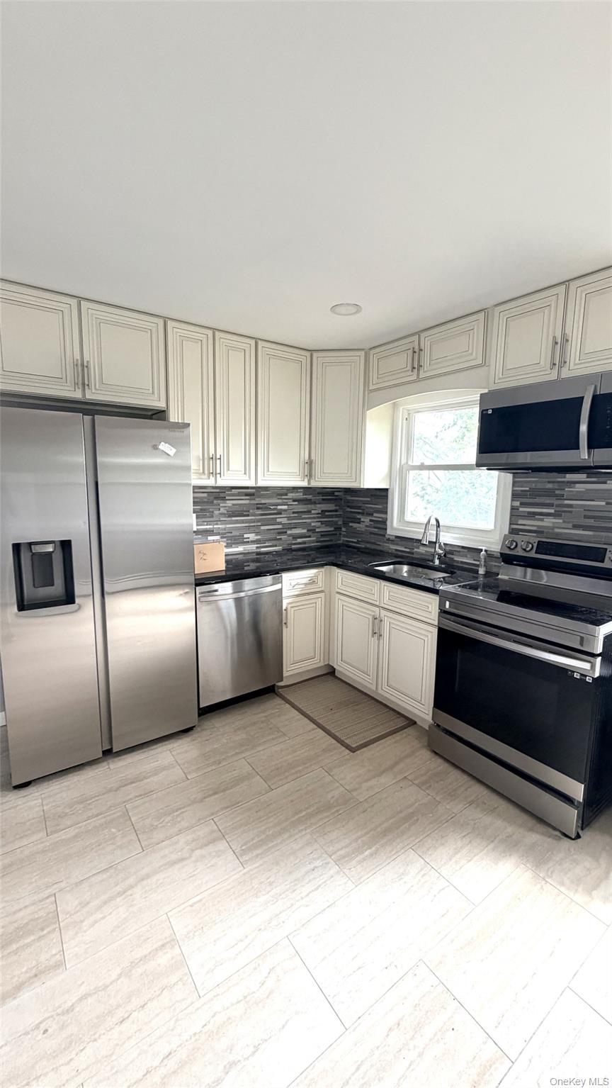 200 Hicksville Road Unit: 2nd Floor