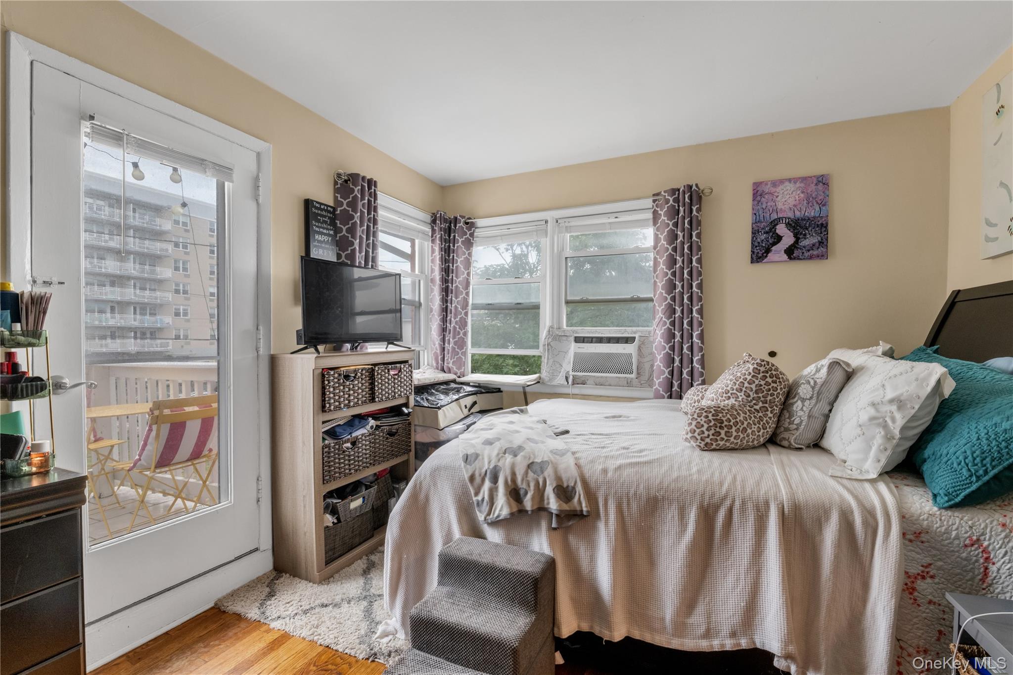 531 E Broadway