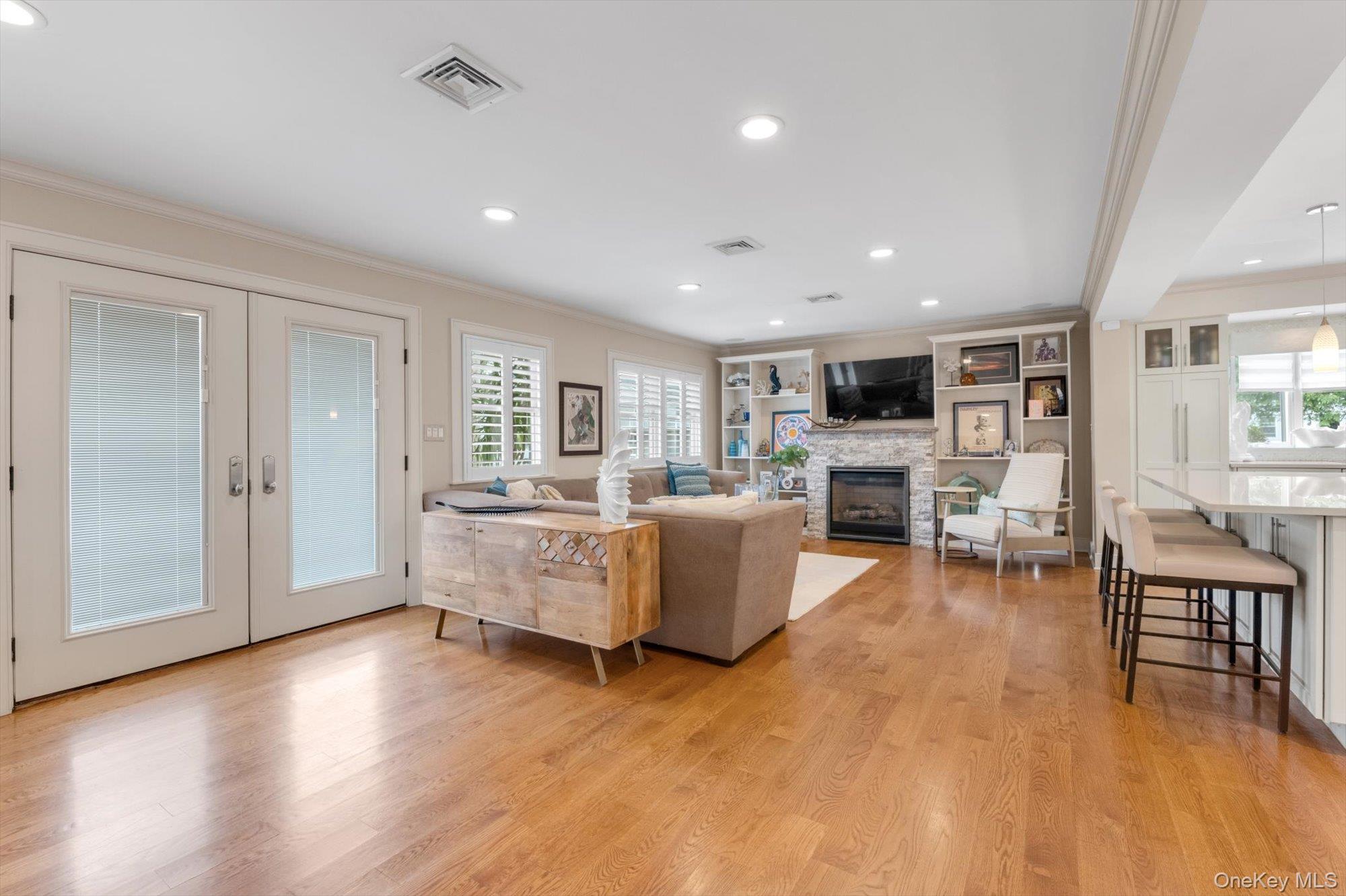 625 W Walnut Street