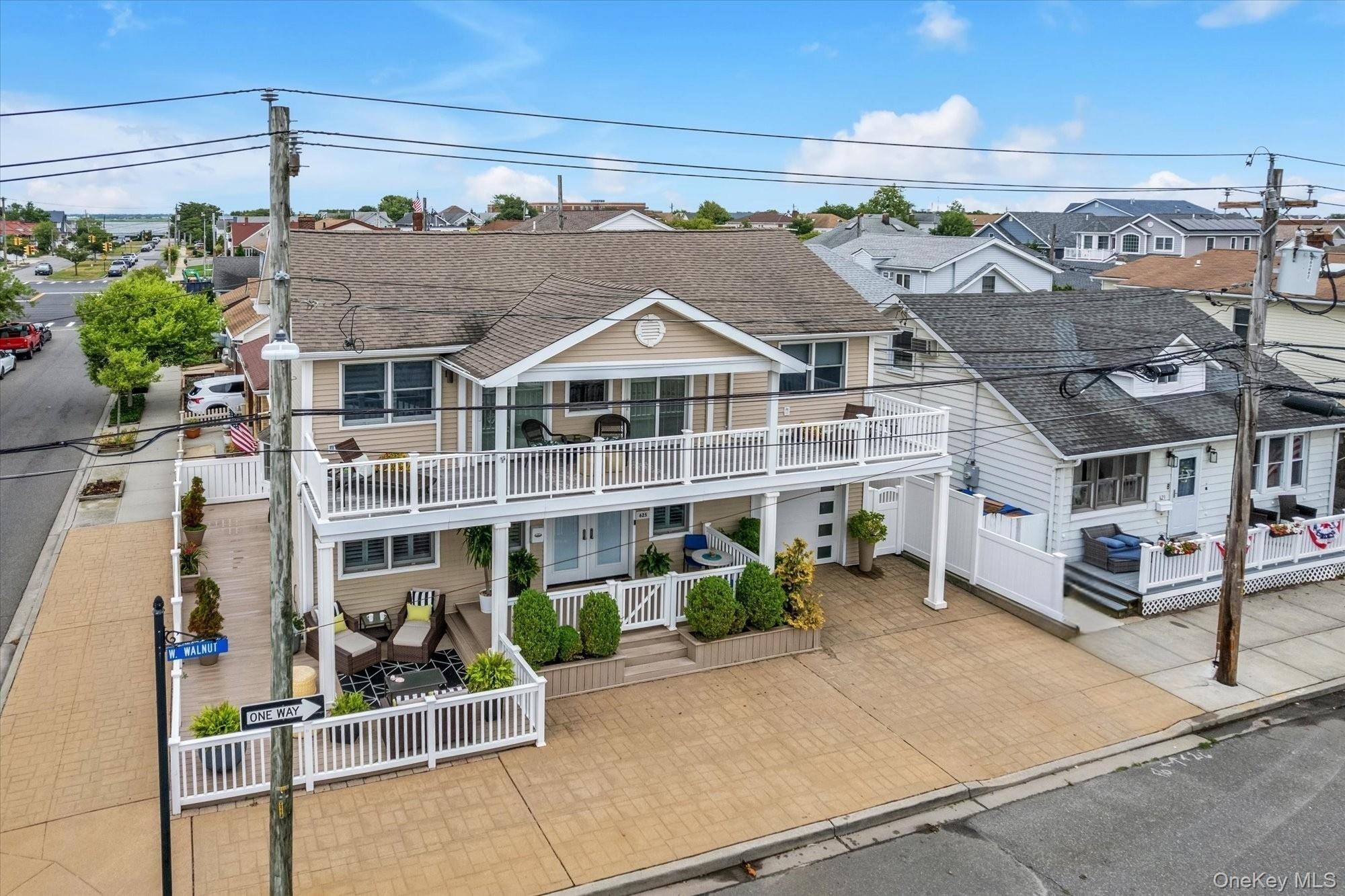 625 W Walnut Street