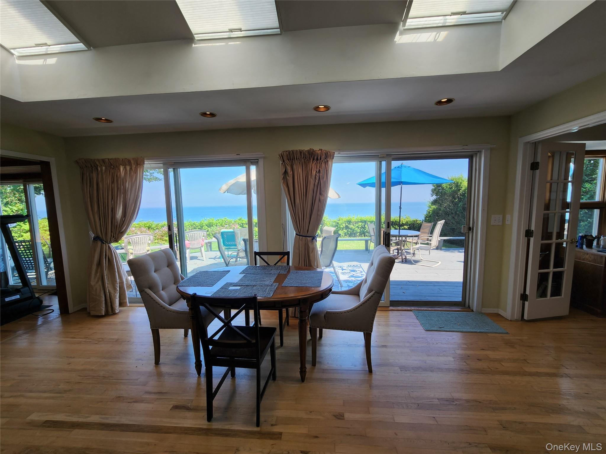 7 Riverhead Road
