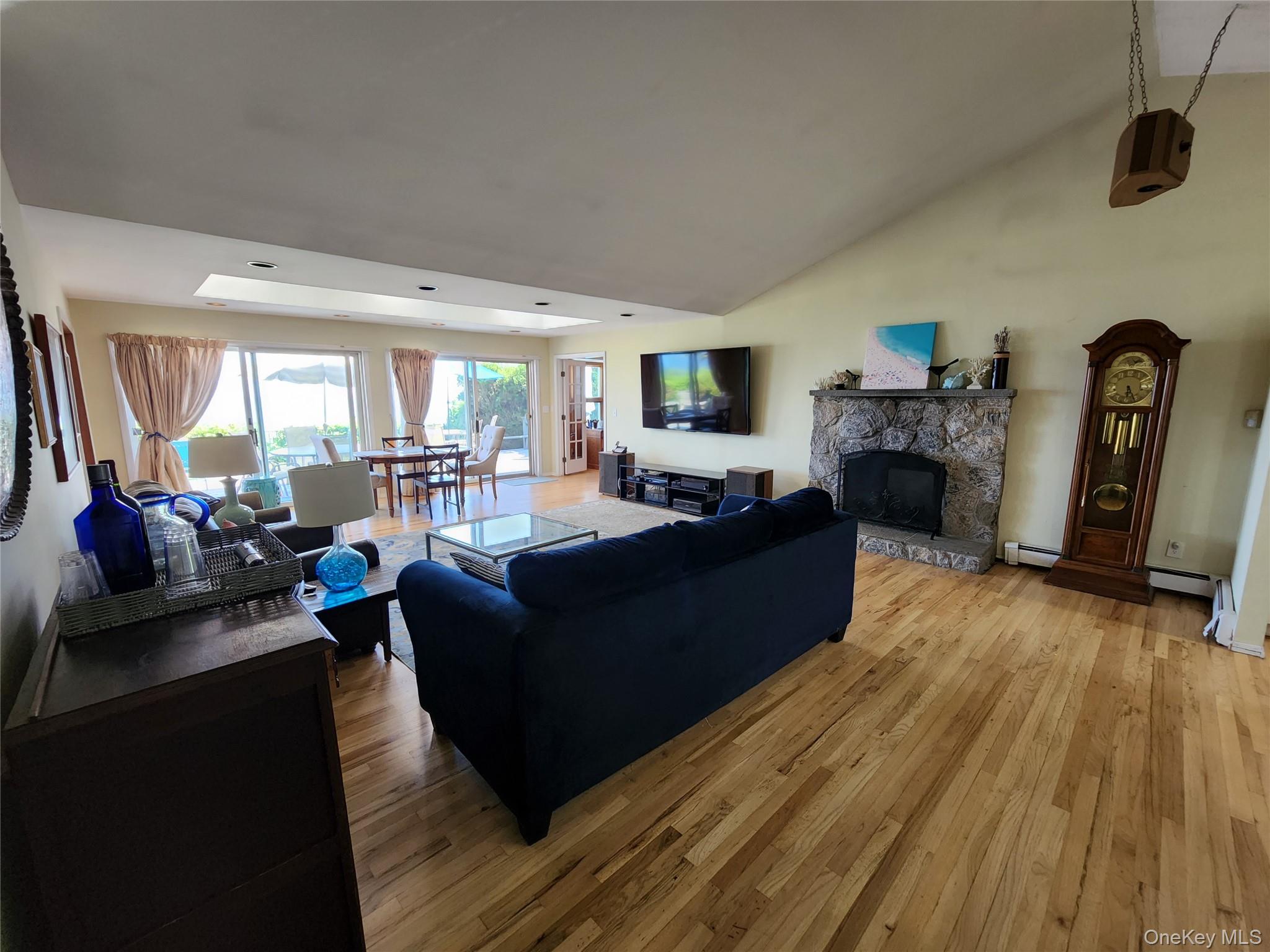 7 Riverhead Road