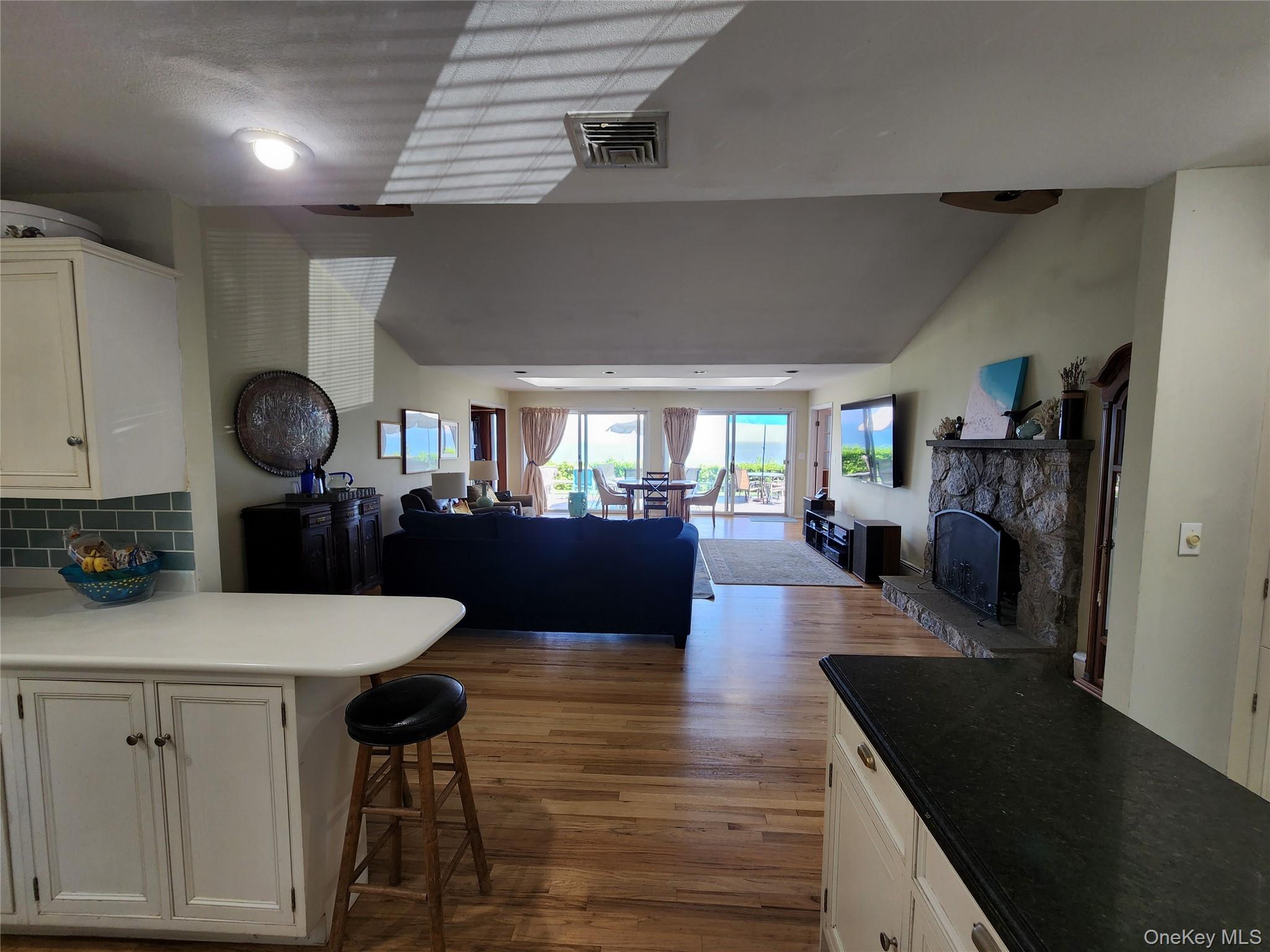 7 Riverhead Road
