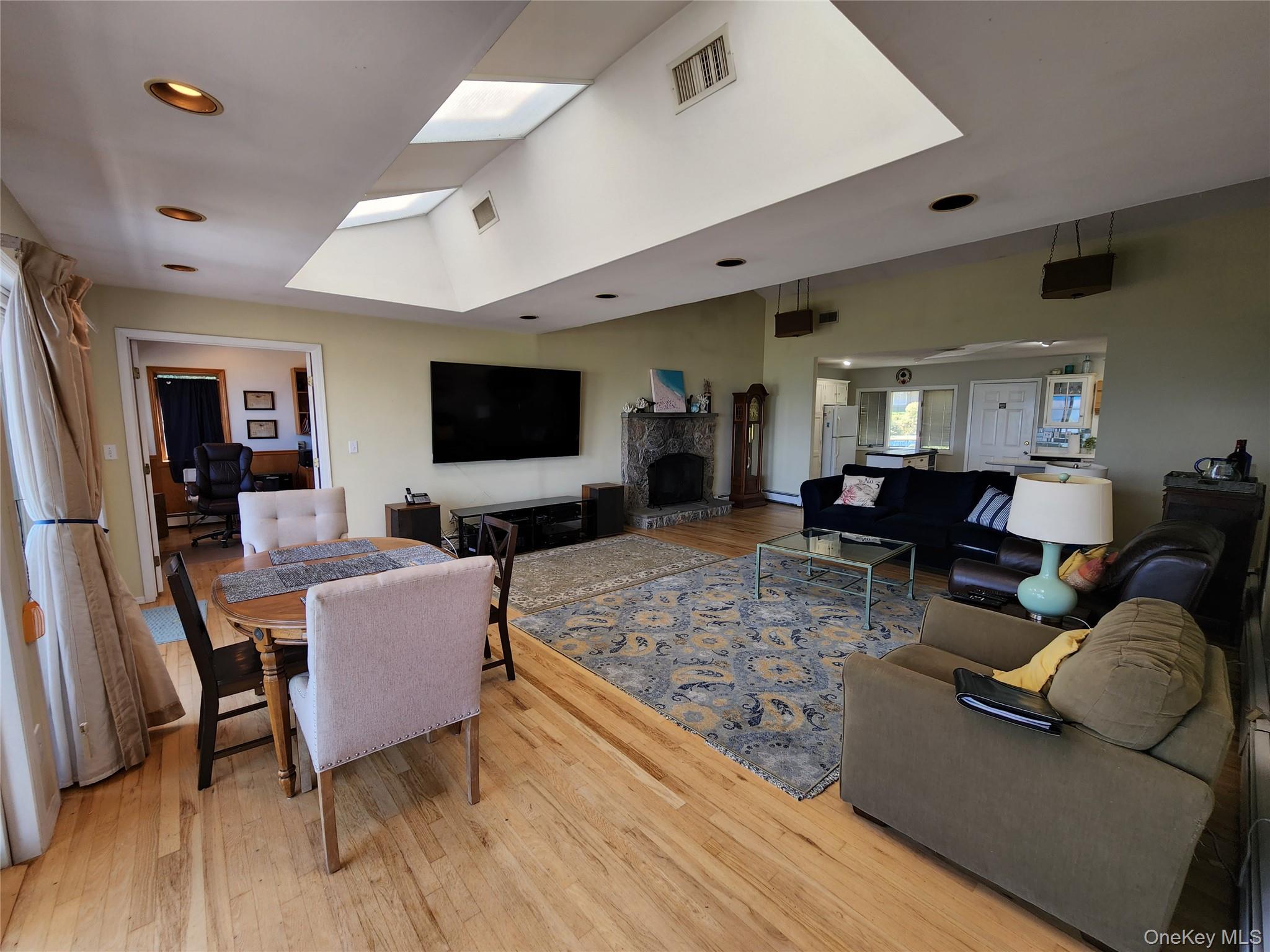 7 Riverhead Road