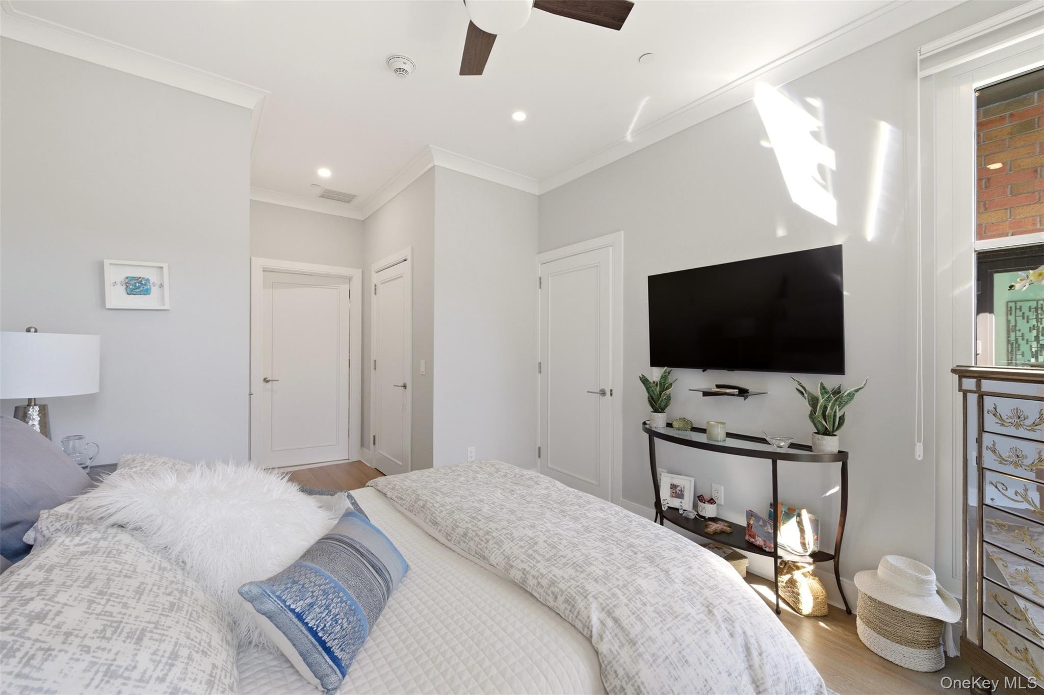 100 Garvies Point Road Unit: 1212