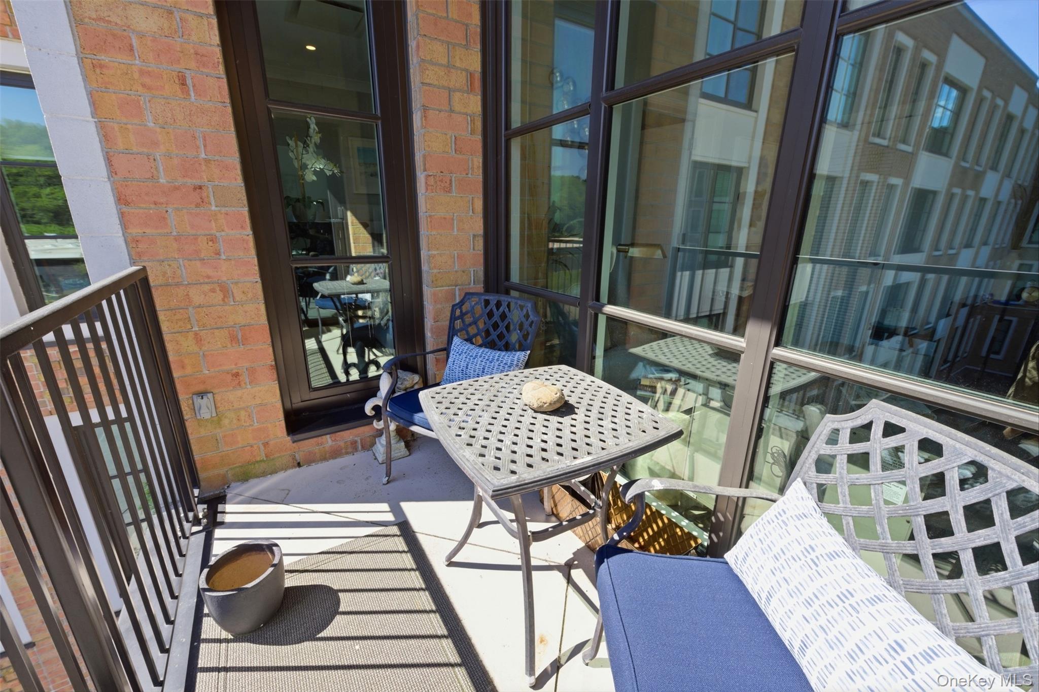 100 Garvies Point Road Unit: 1212
