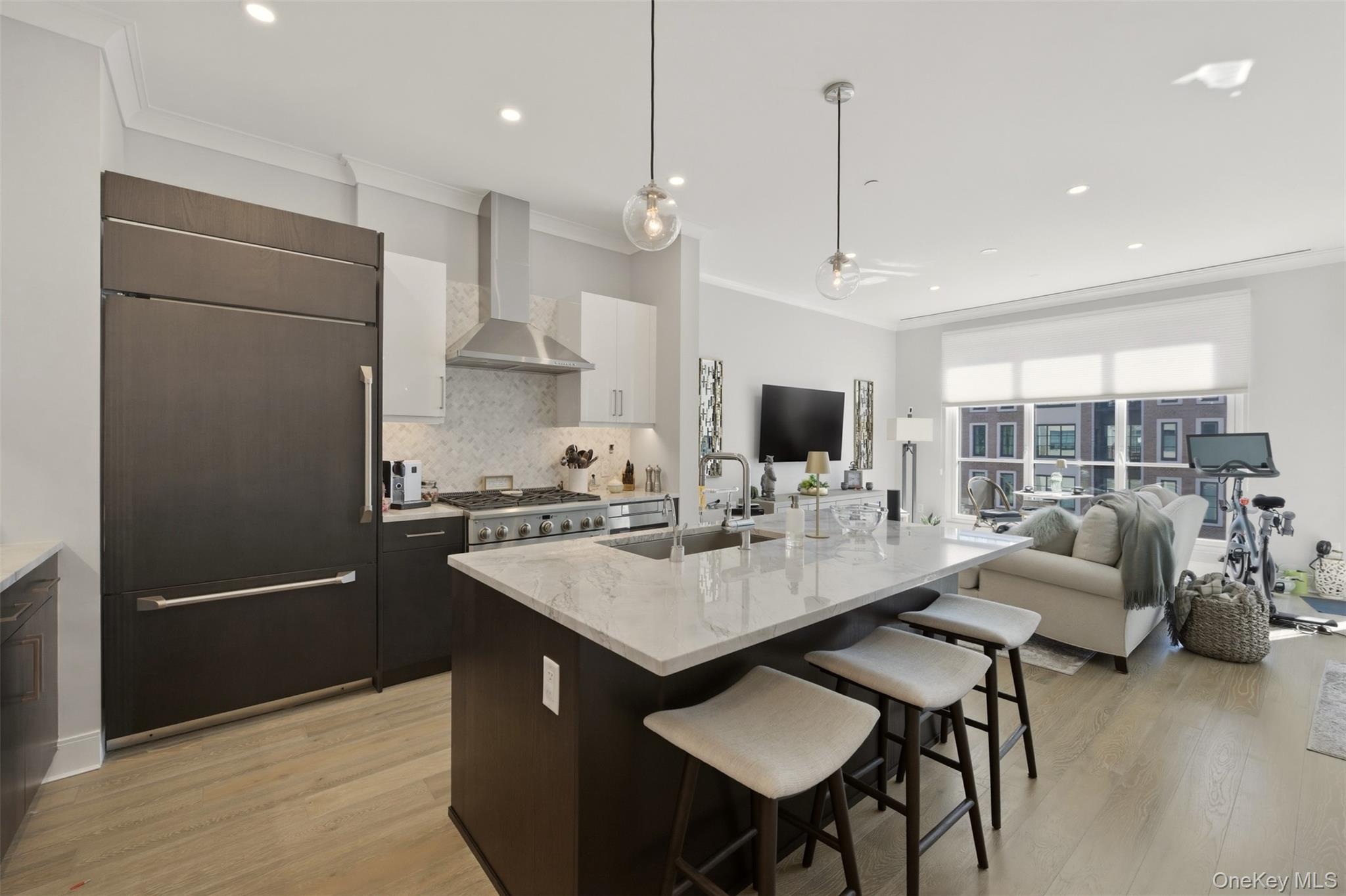 100 Garvies Point Road Unit: 1212