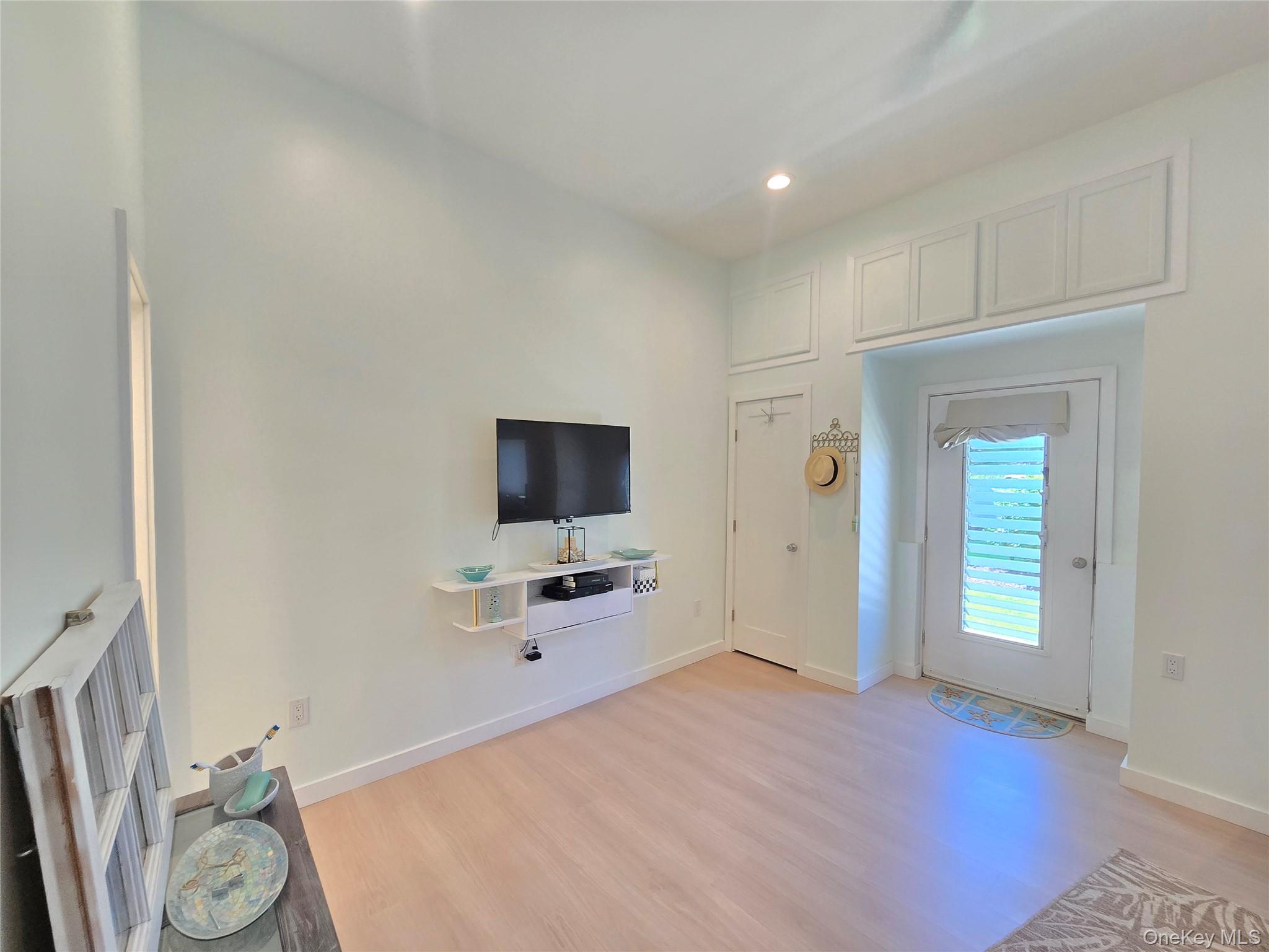 585 Dune Road Unit: L10