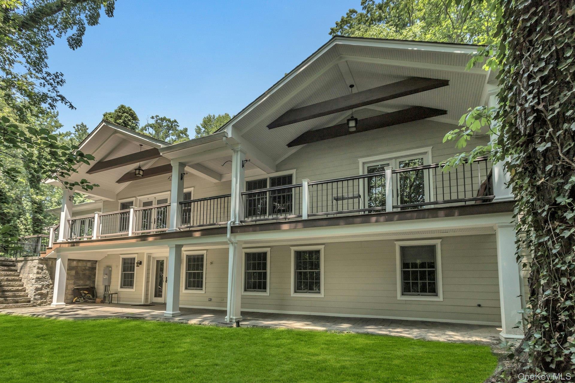 10 Laurel Cove Road