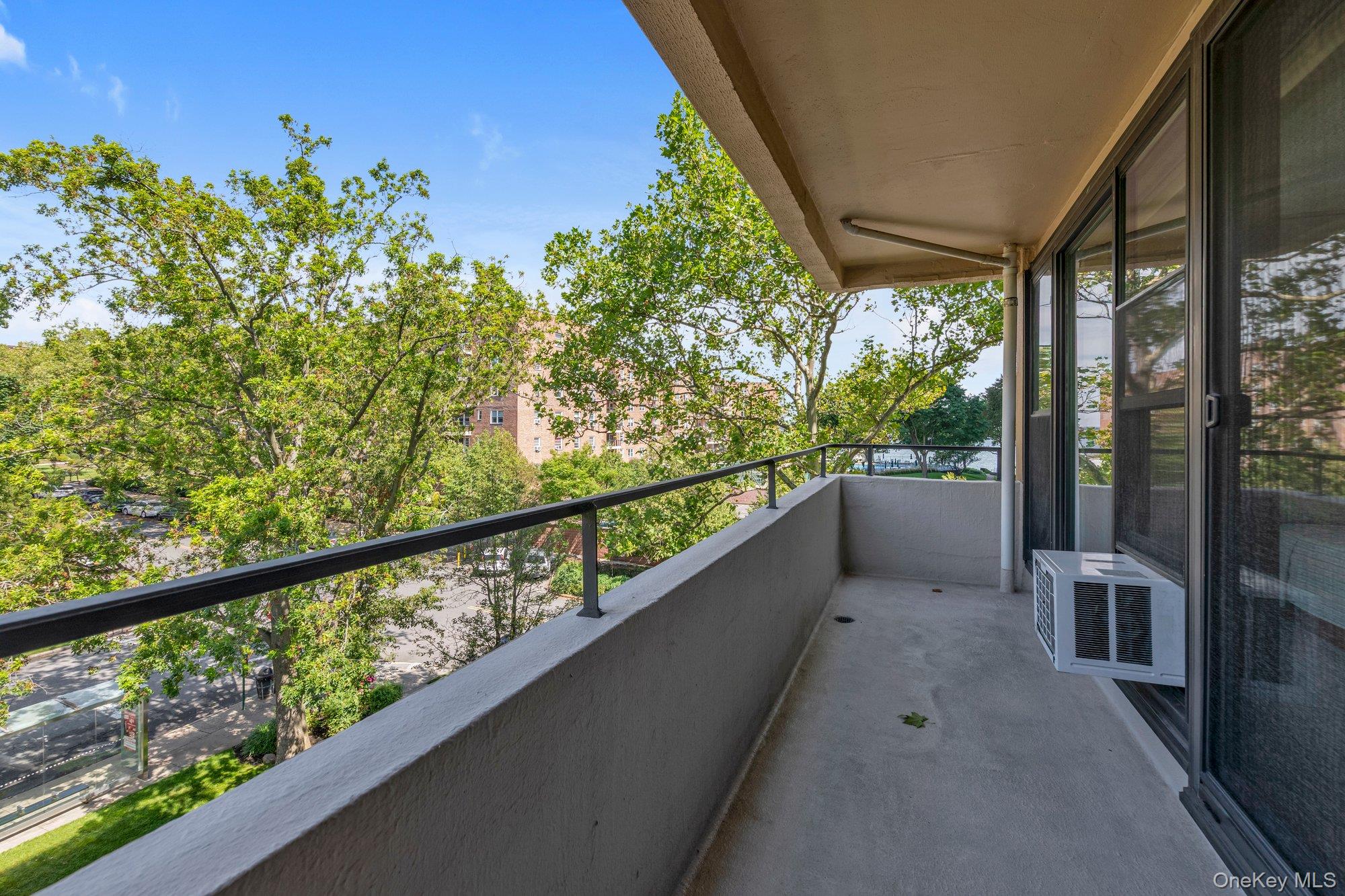 166-10 Powells Cove Boulevard Unit: 5D