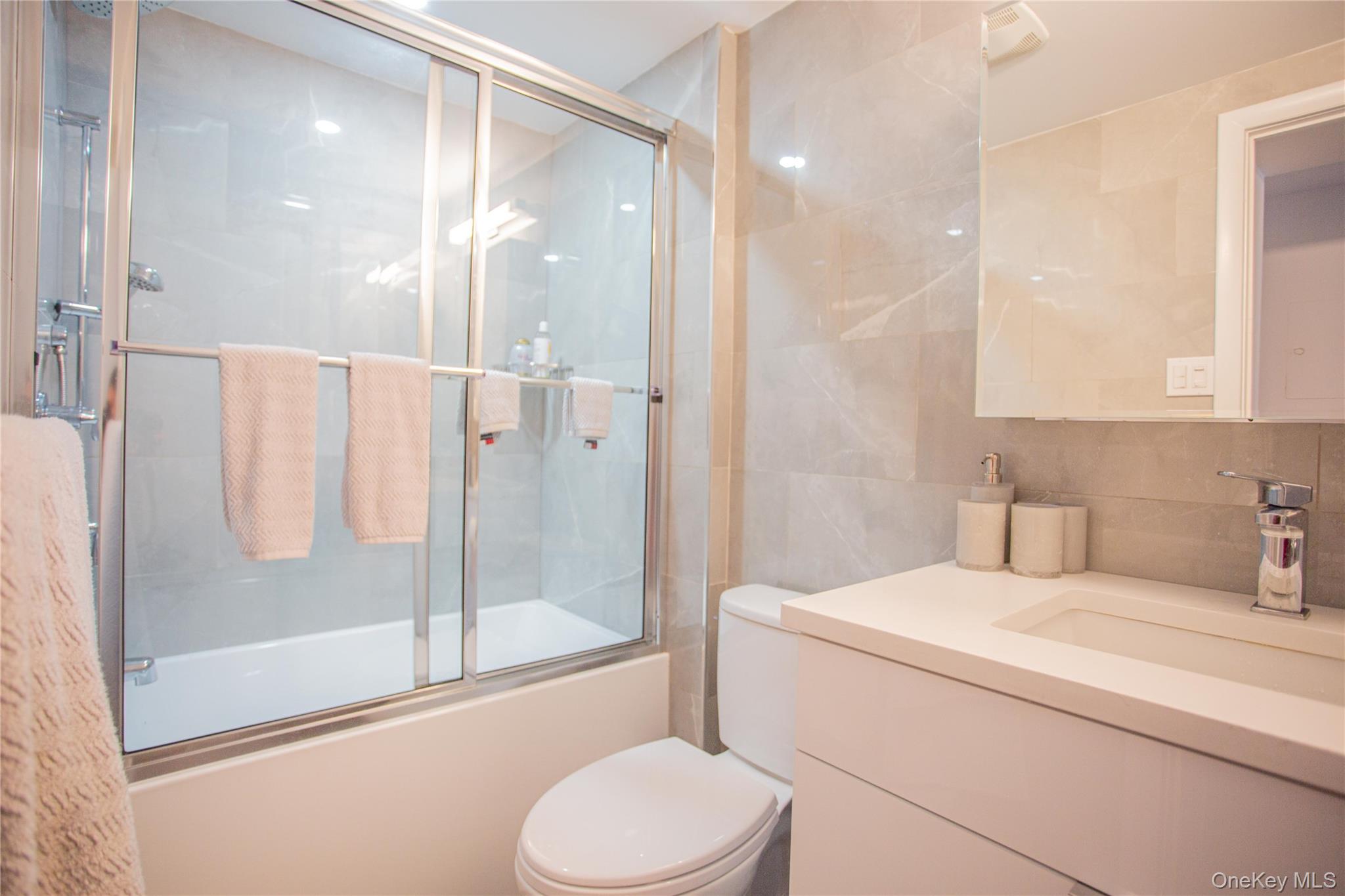 230 W Broadway Unit: 610