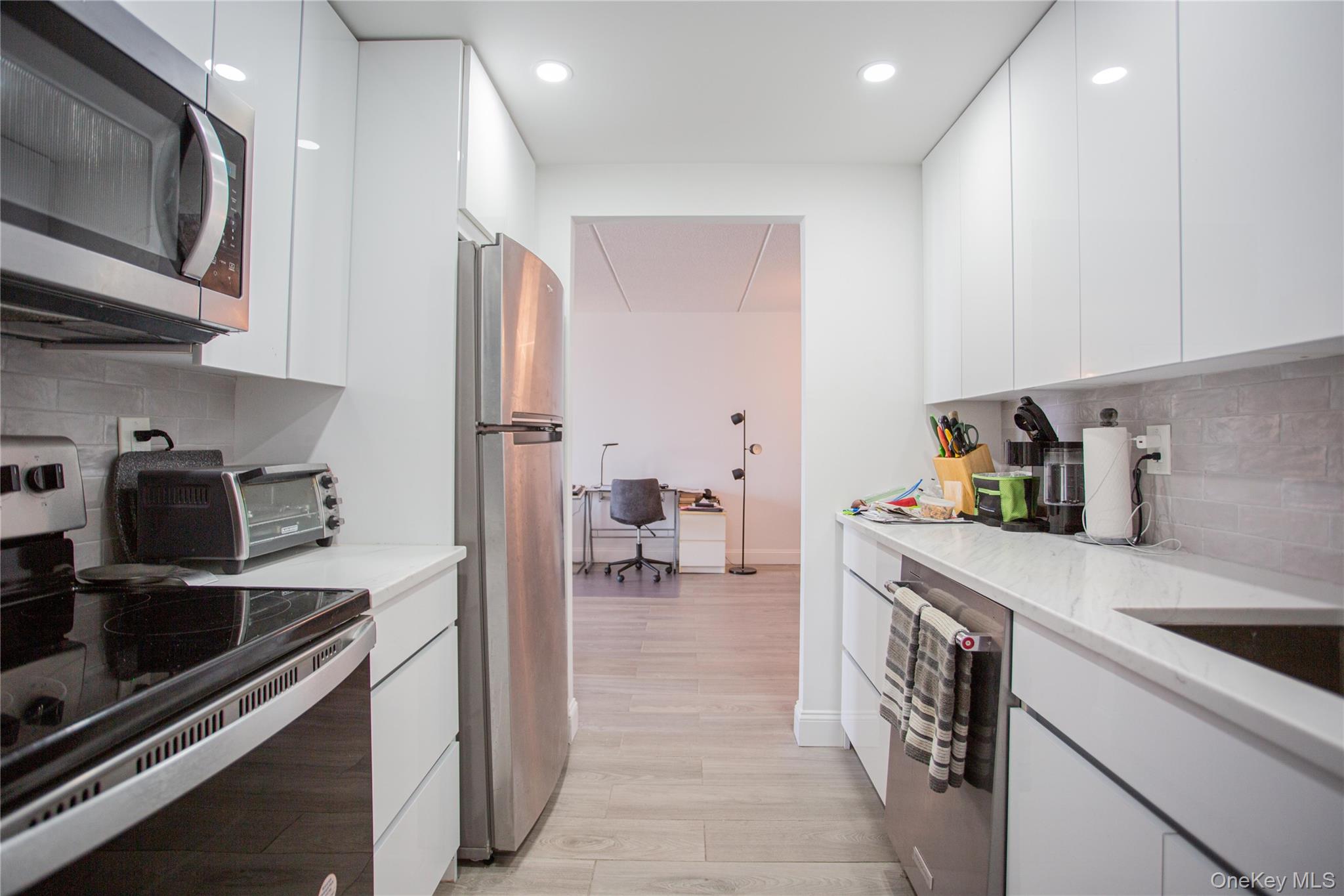230 W Broadway Unit: 610