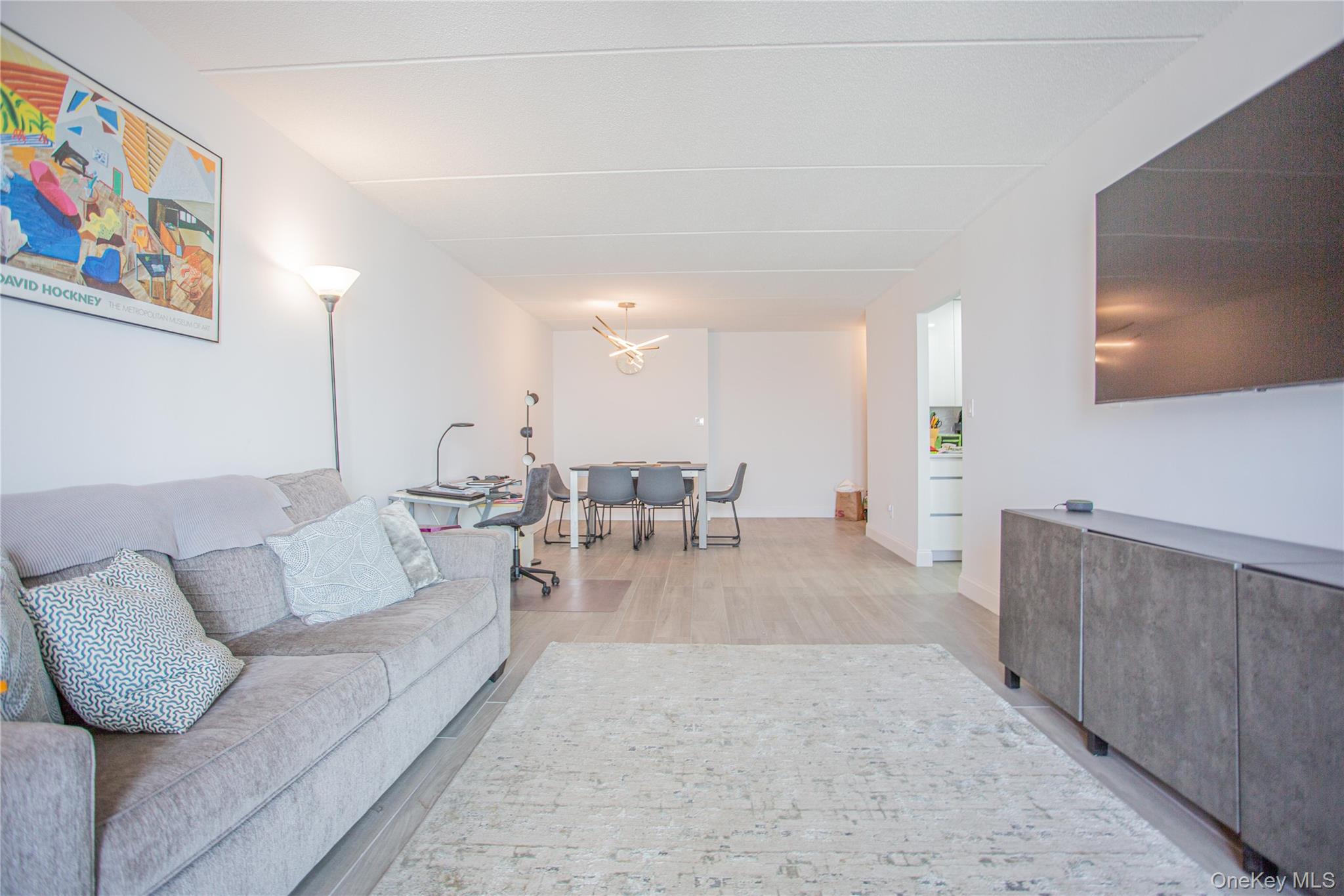 230 W Broadway Unit: 610
