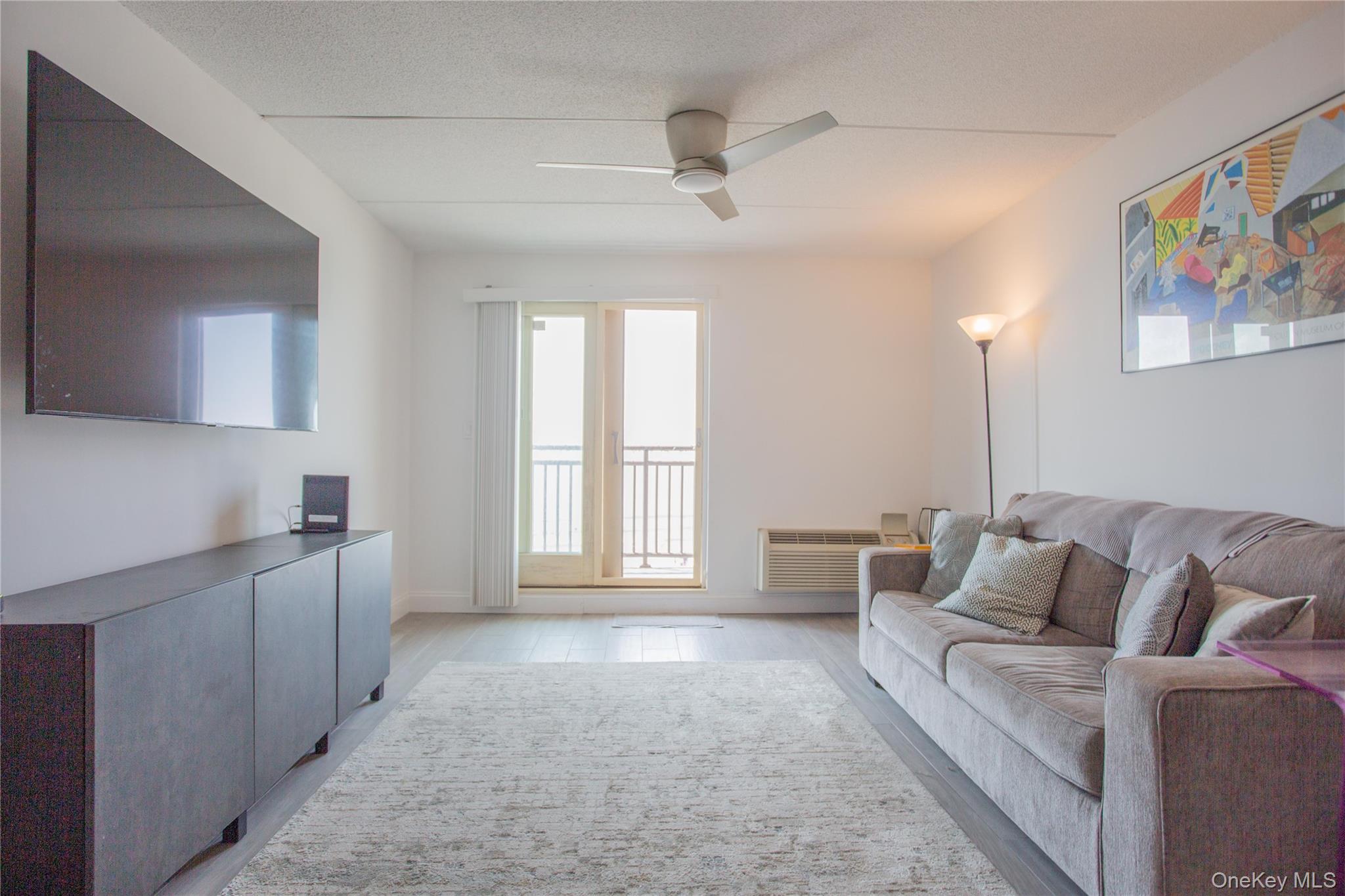 230 W Broadway Unit: 610