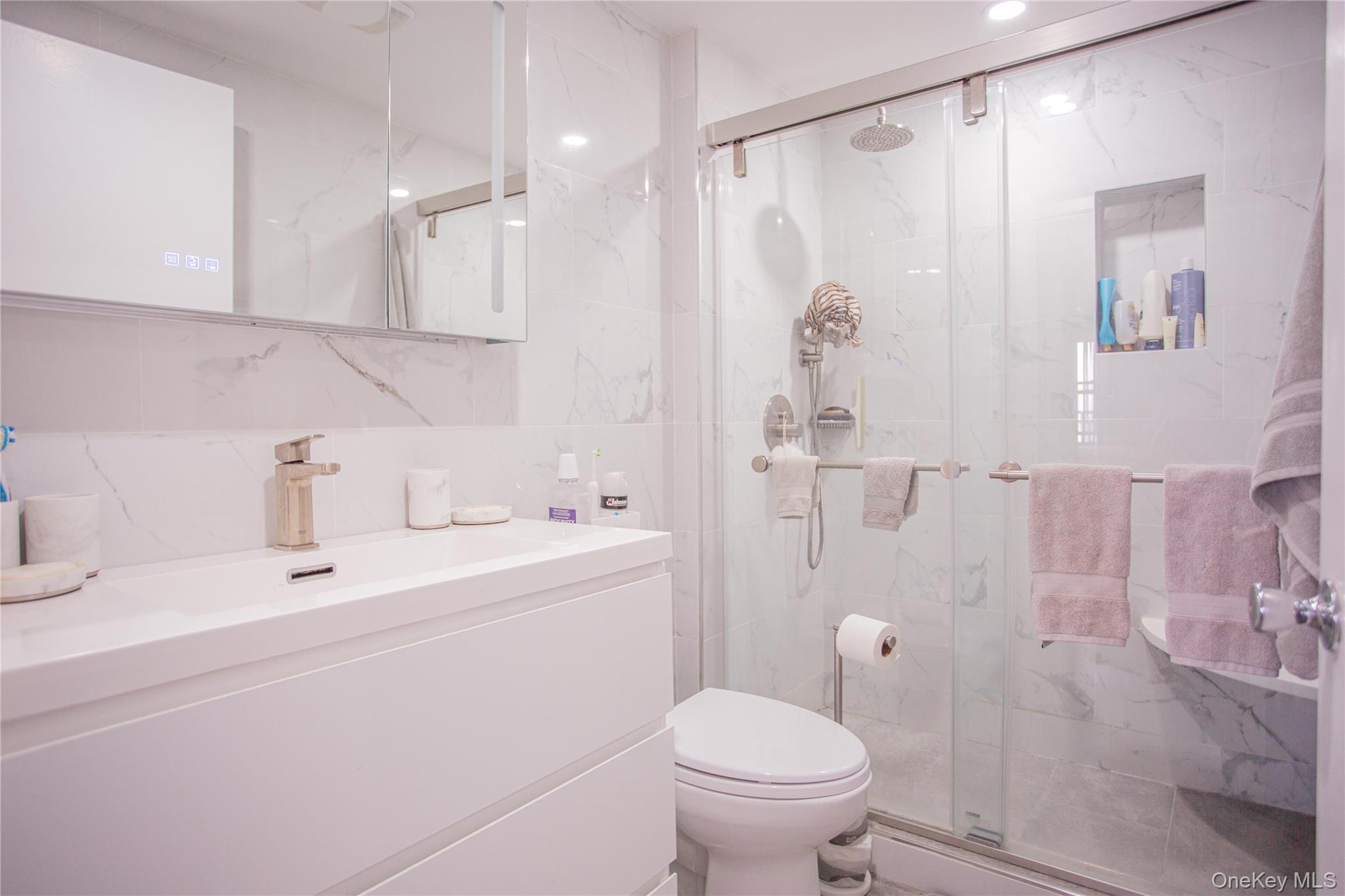 230 W Broadway Unit: 610