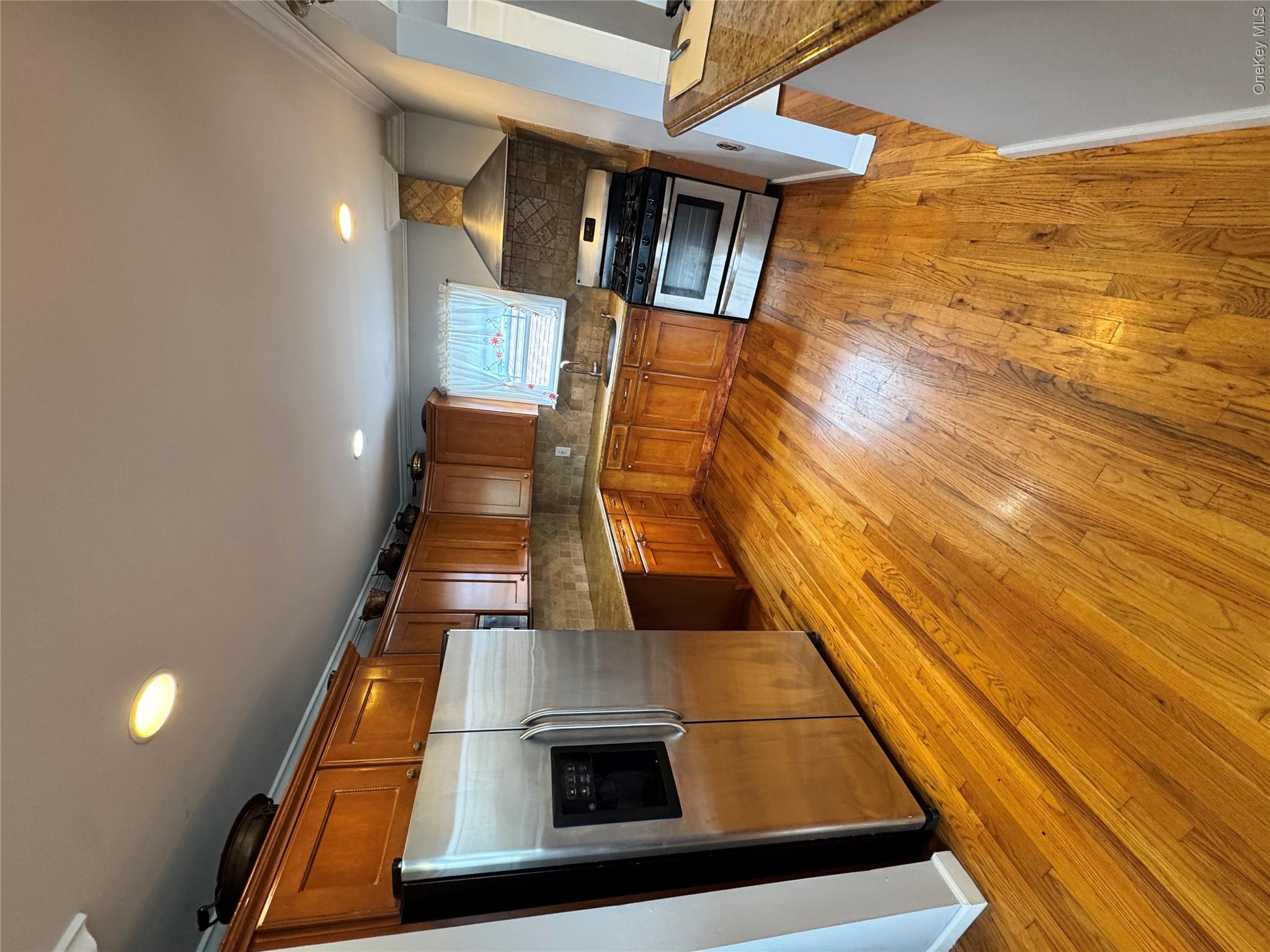 113 W Hudson Street Unit: 2