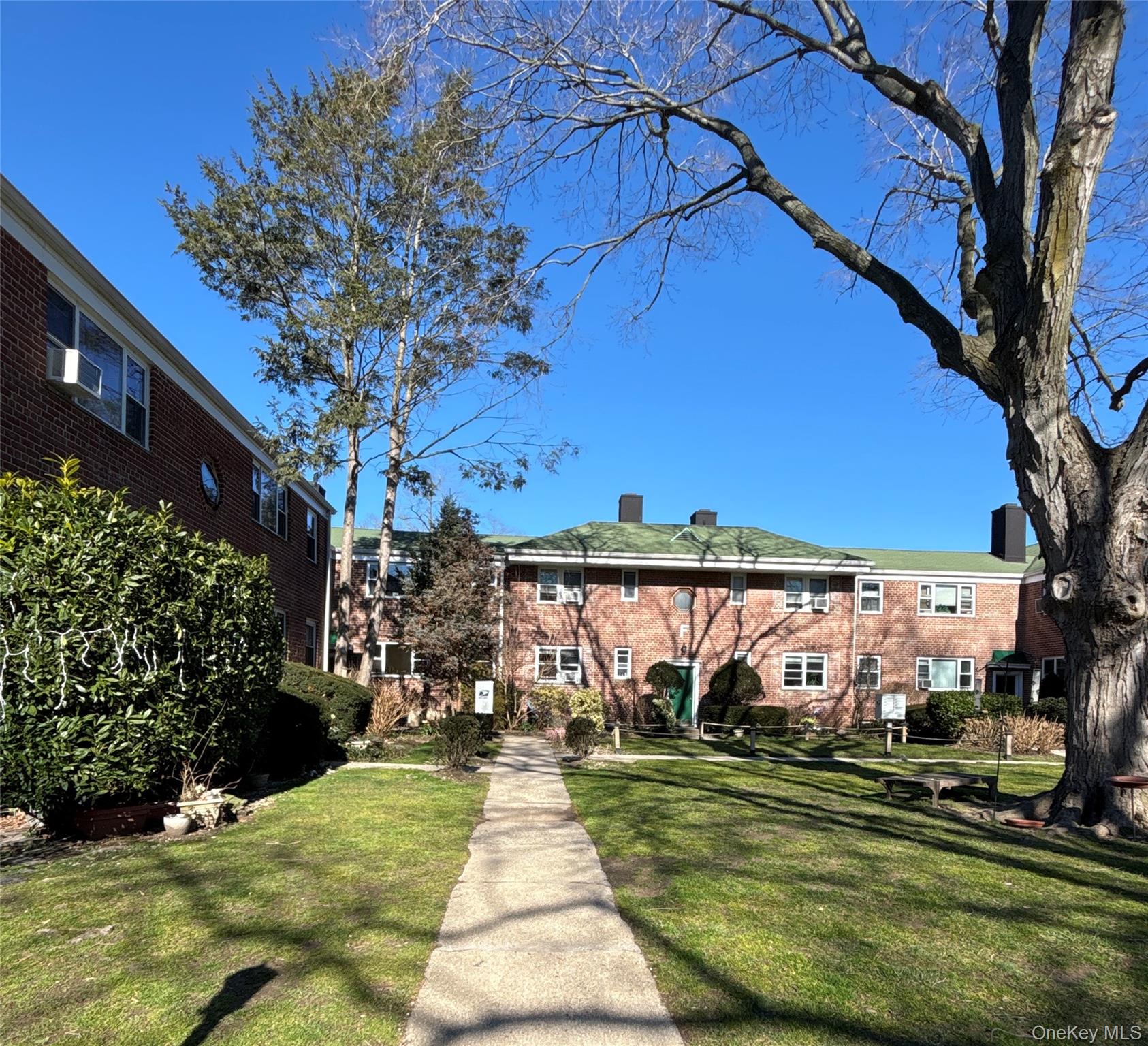 25 Dolphin Green Unit: G2B