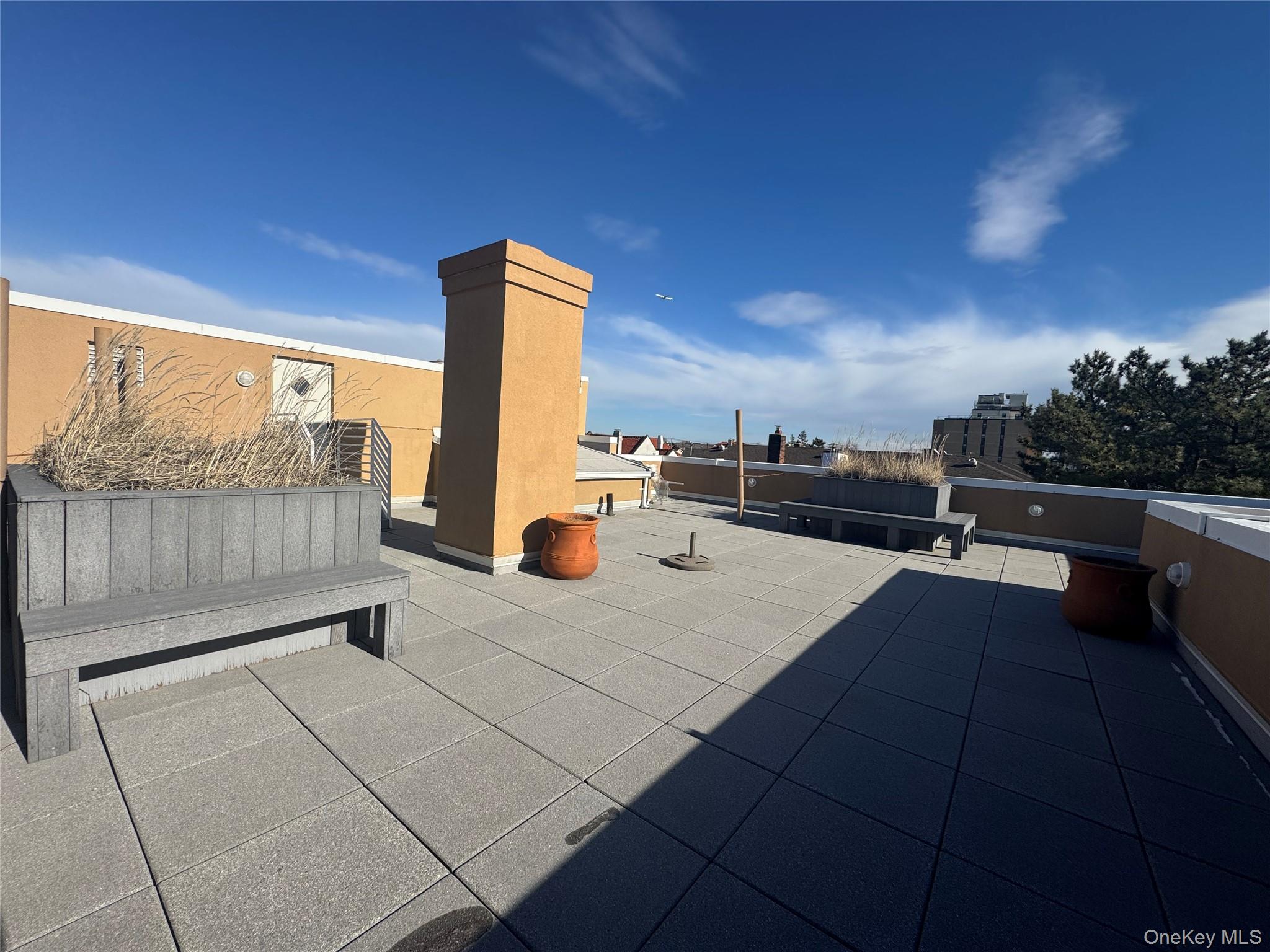 251 W Broadway Unit: 210