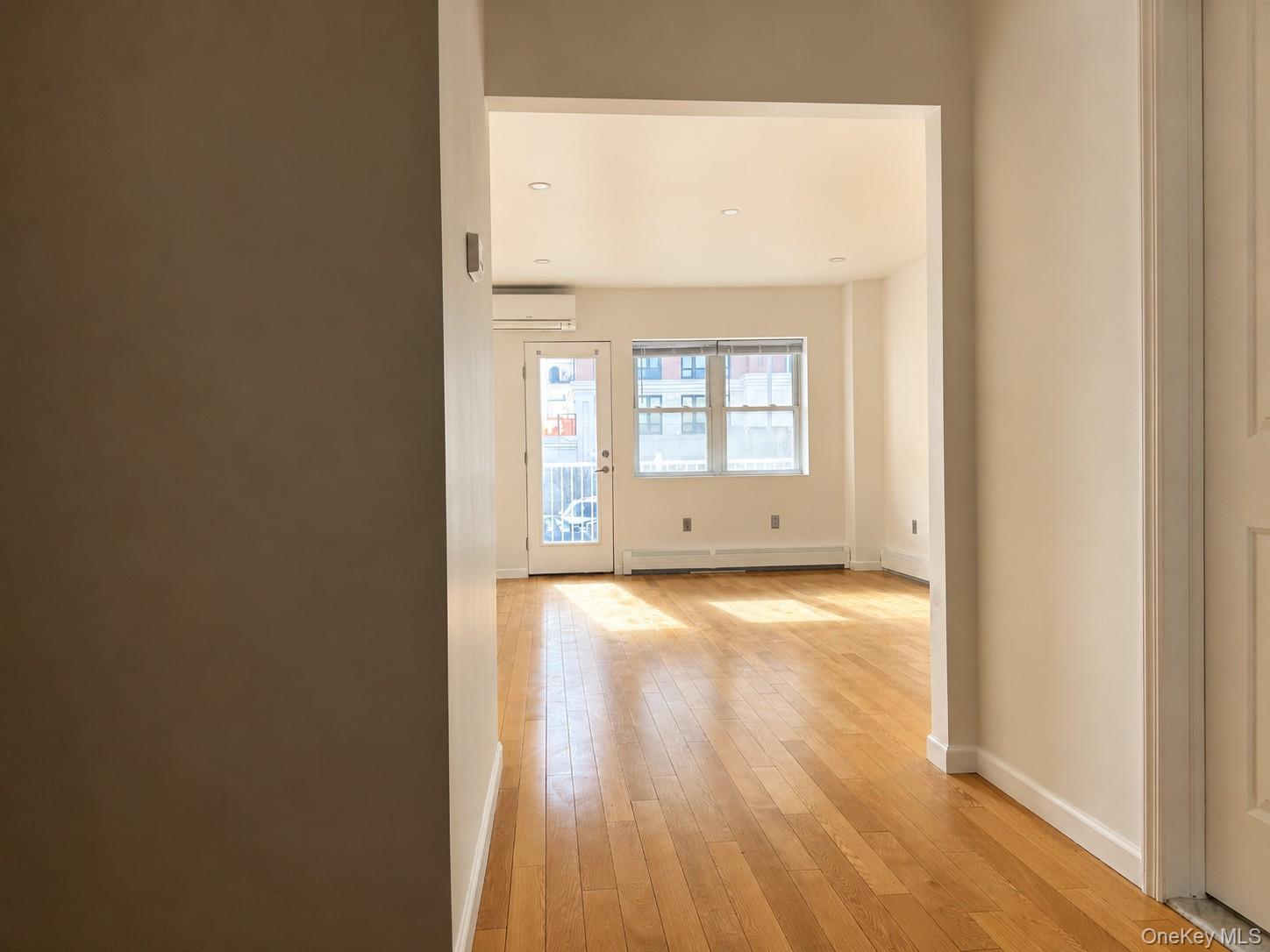251 W Broadway Unit: 210
