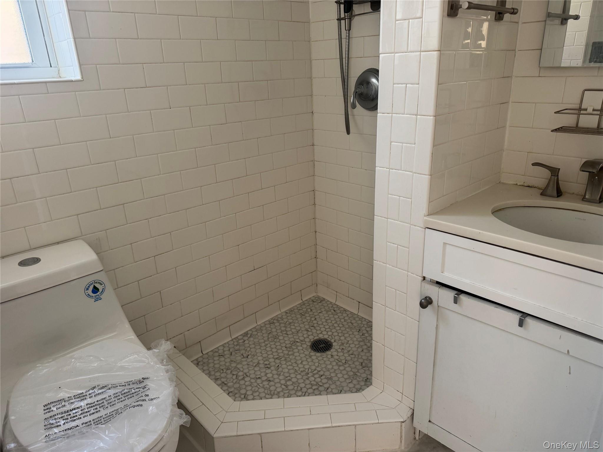 251 W Broadway Unit: 210