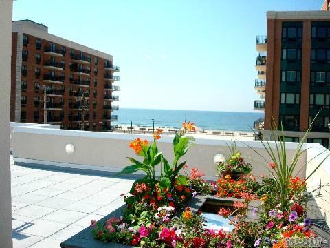 251 W Broadway Unit: 210