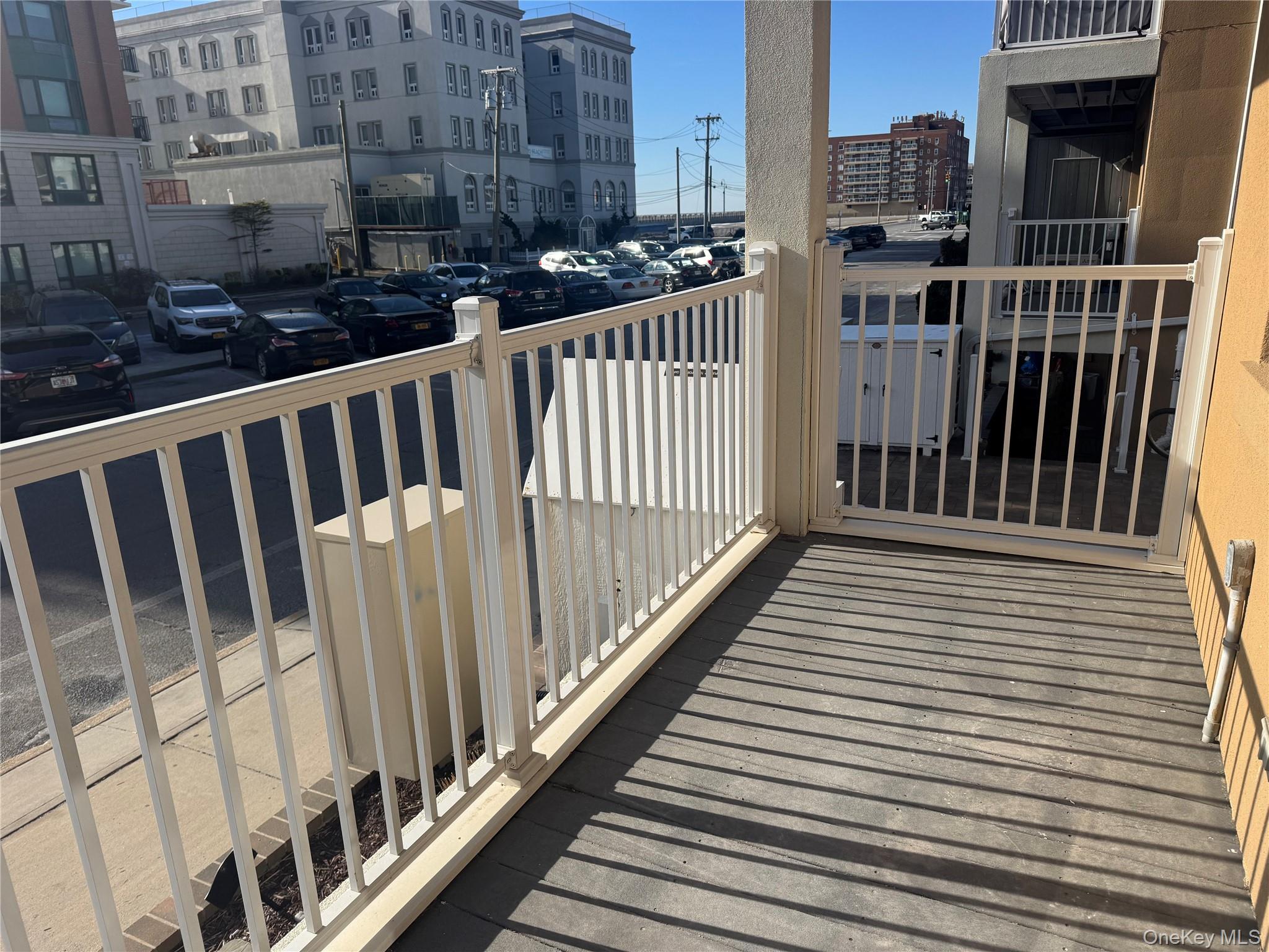 251 W Broadway Unit: 210