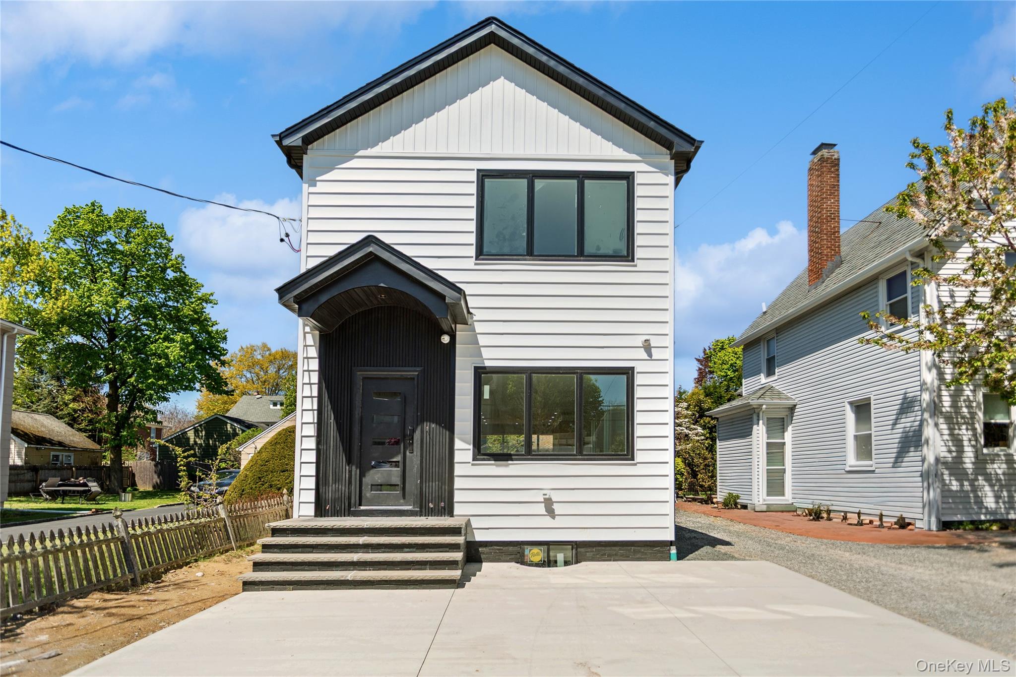 994 Singleton Avenue