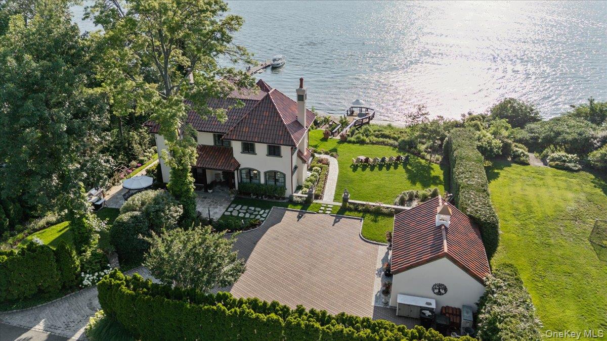 353 Centre Island Road