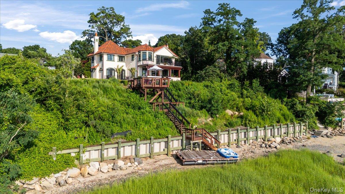 353 Centre Island Road