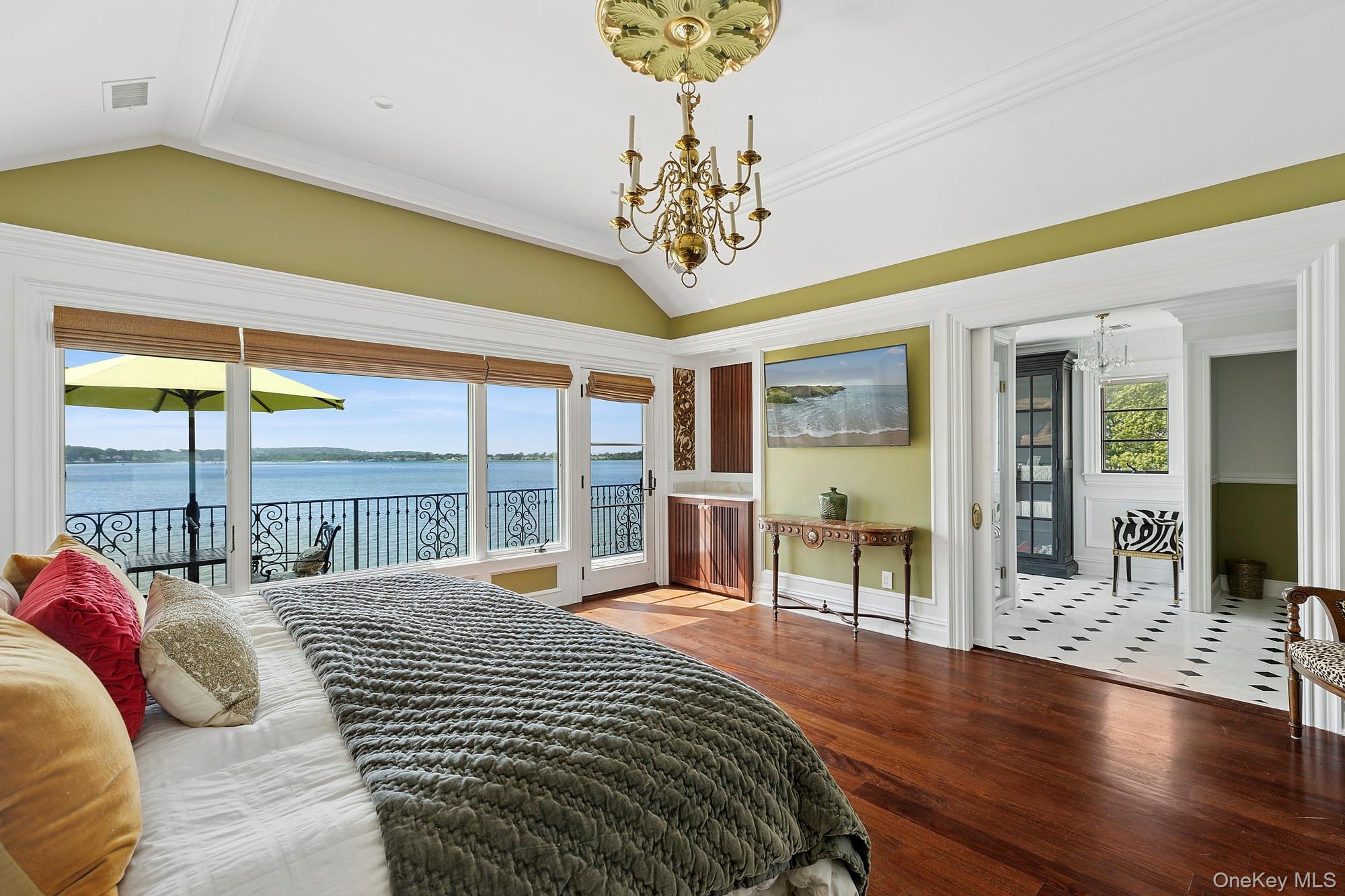 353 Centre Island Road