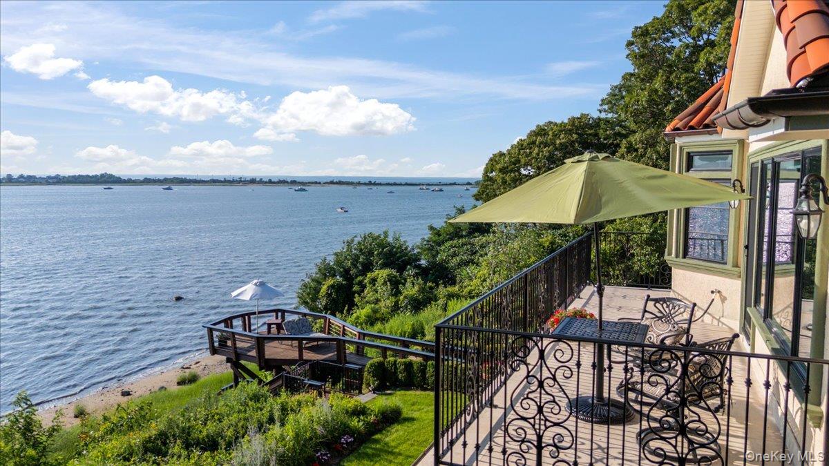 353 Centre Island Road