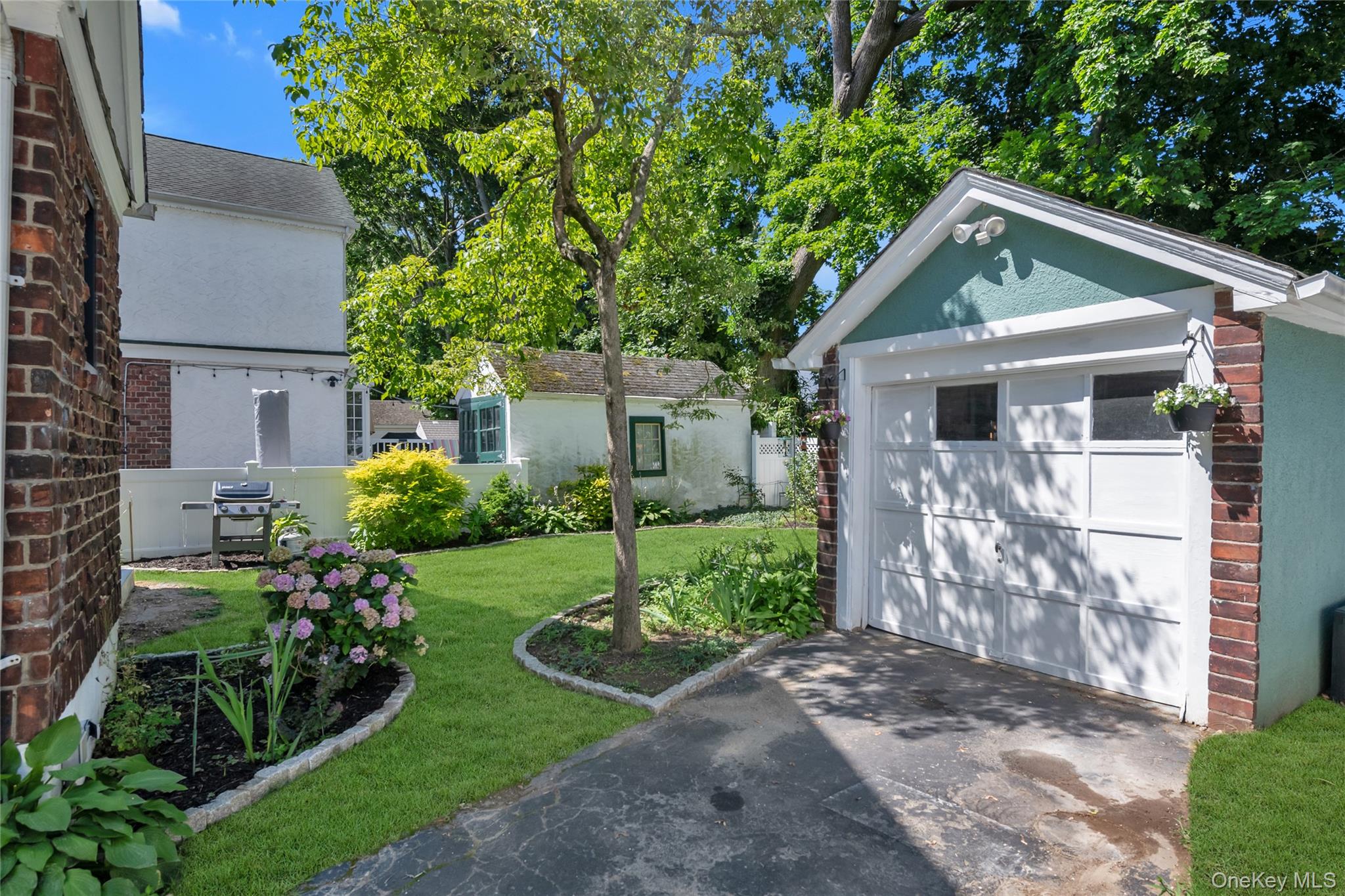 48 Hillview Avenue