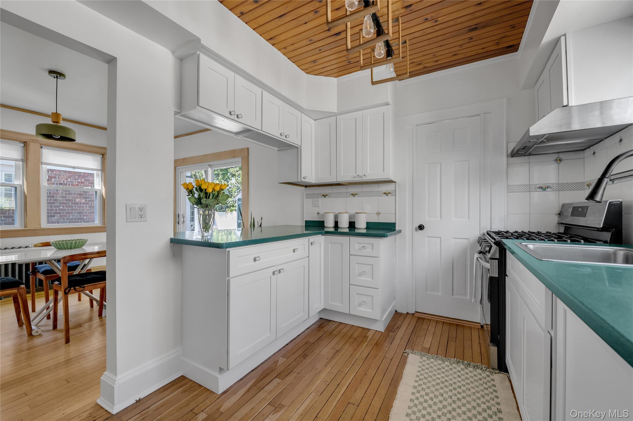 48 Hillview Avenue