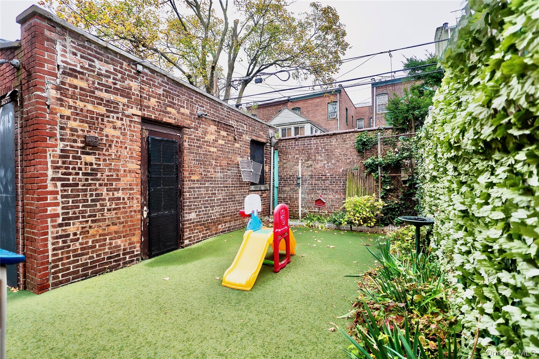 88 Midwood Street