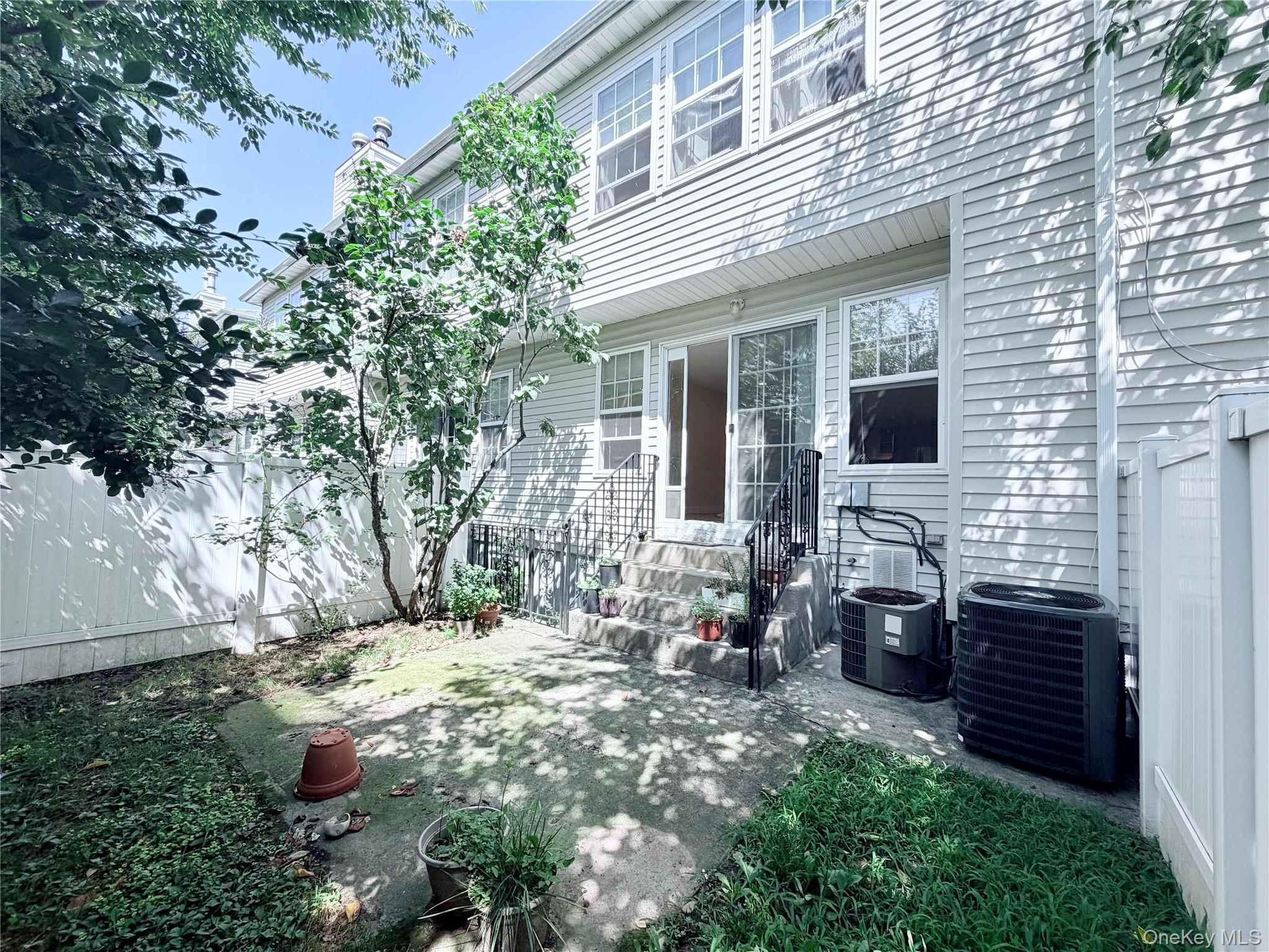 12 Yennicock Avenue
