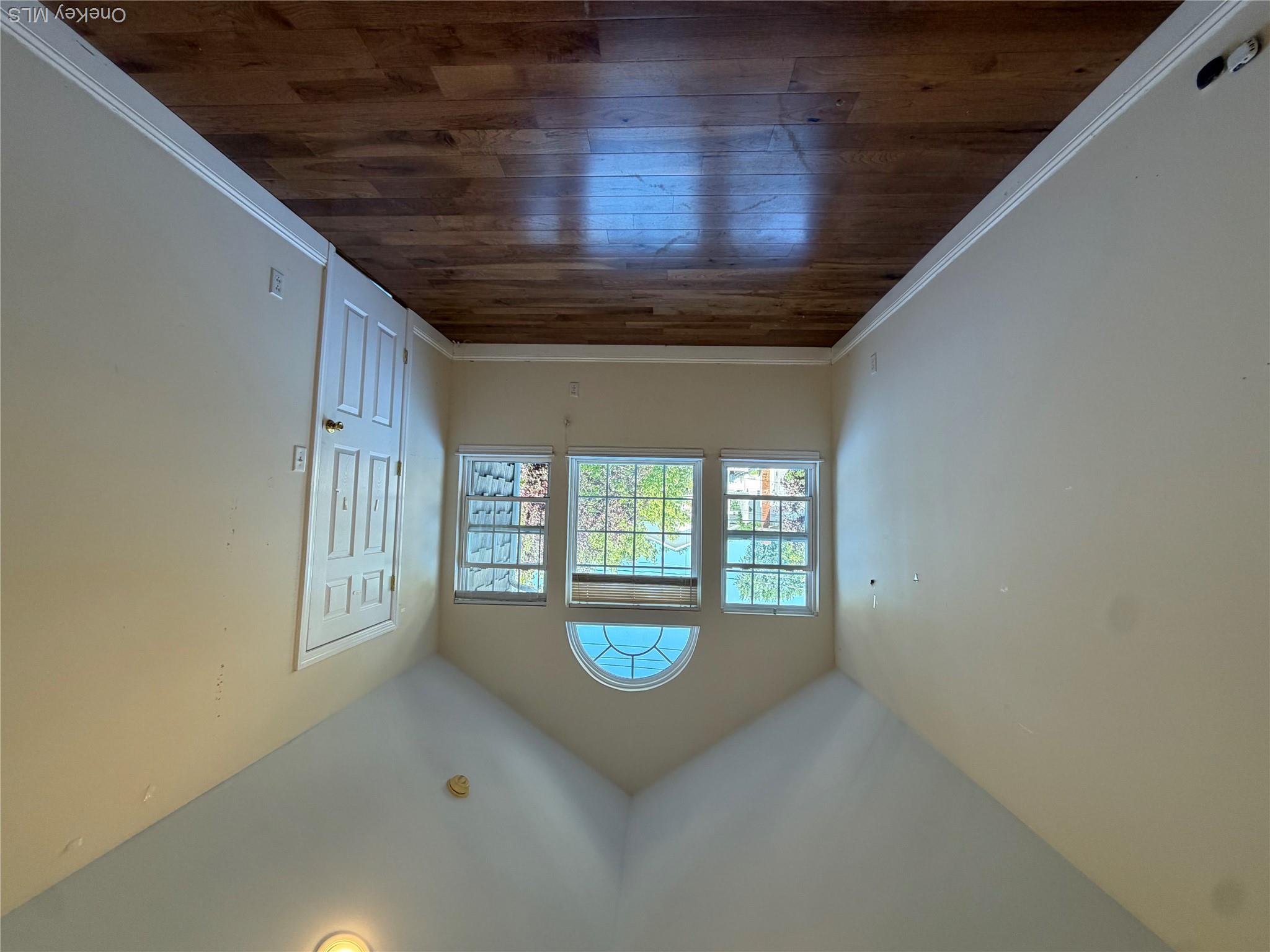 12 Yennicock Avenue