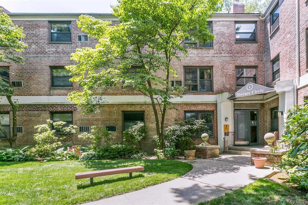 1 TERRACE Circle Unit: 3-F