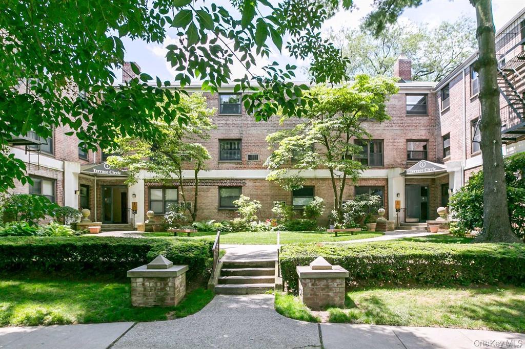 1 TERRACE Circle Unit: 3-F