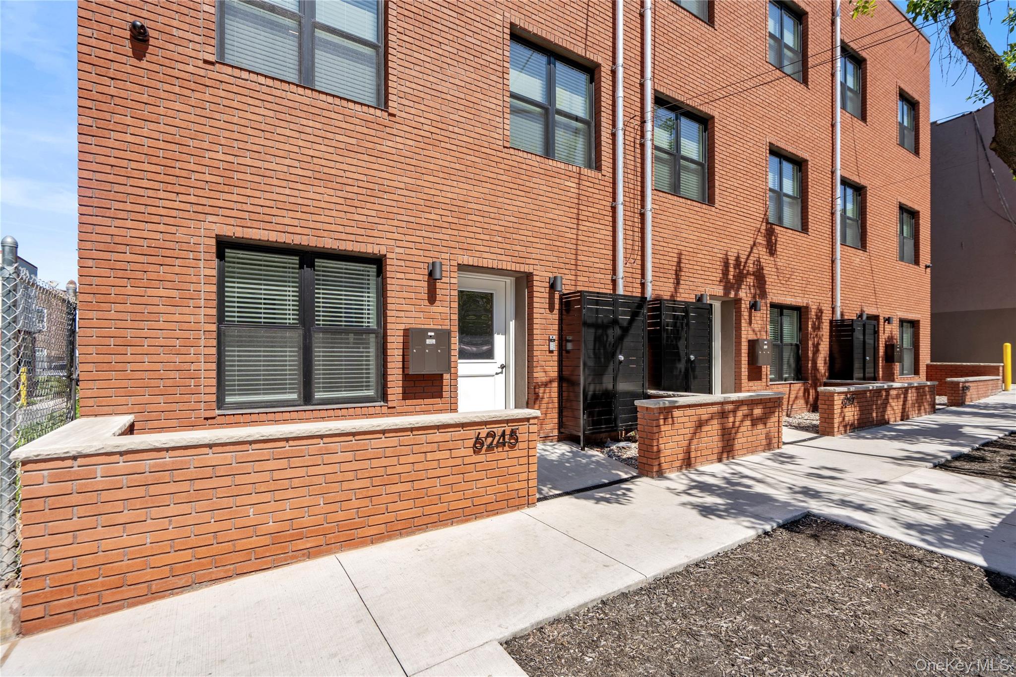6245 60th Street Unit: 2