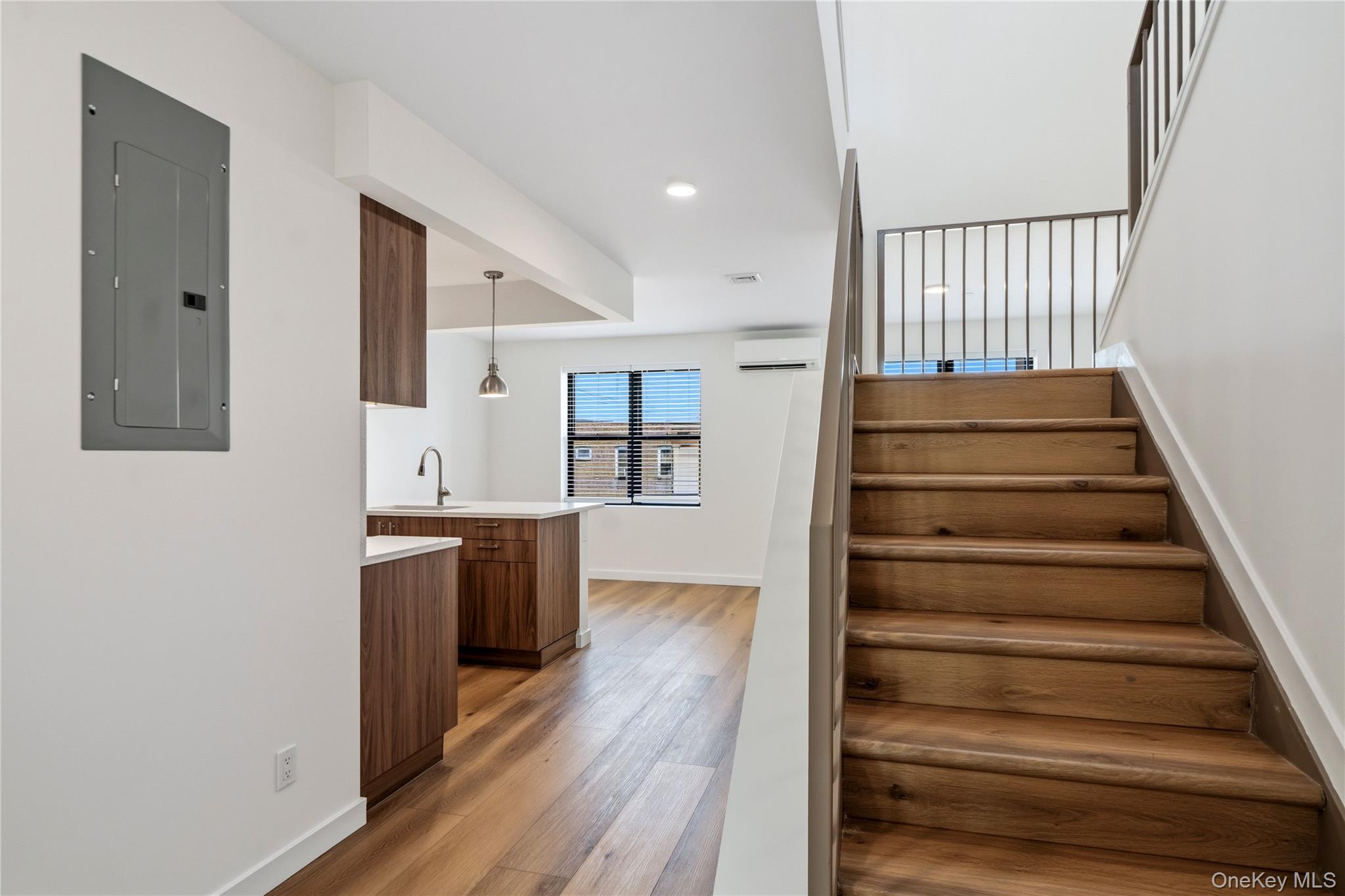 6245 60th Street Unit: 2
