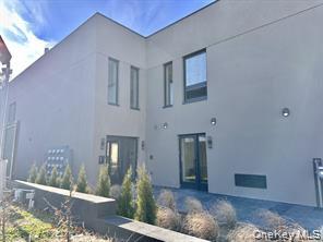 362 W MERRICK Road Unit: 204