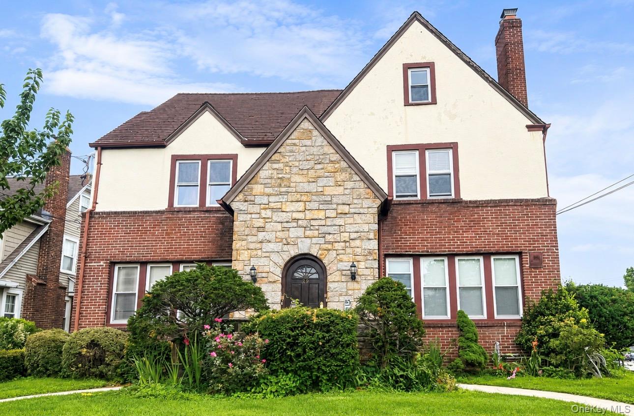 49 Hempstead Avenue