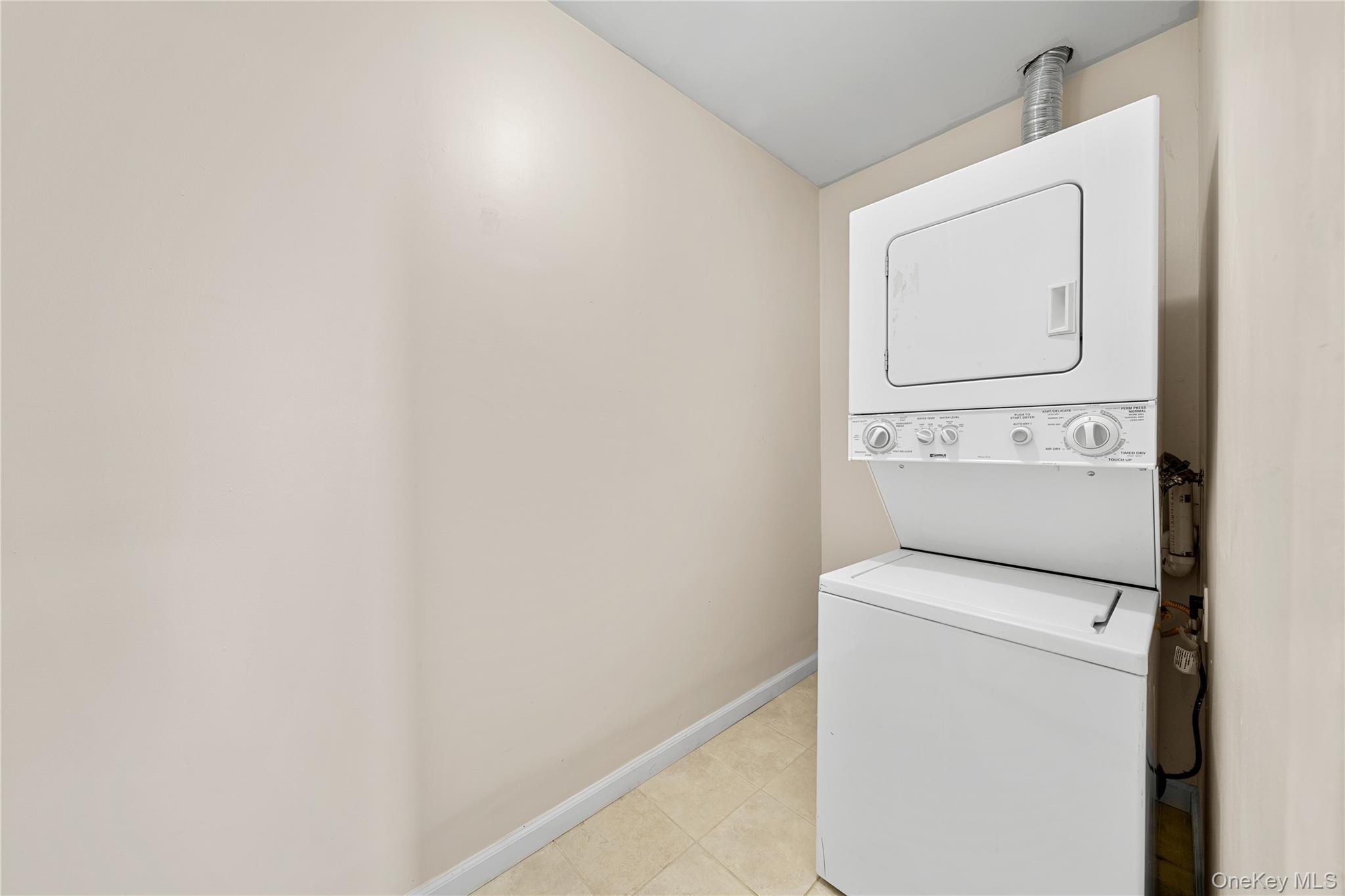 402 Jericho Turnpike Unit: 4