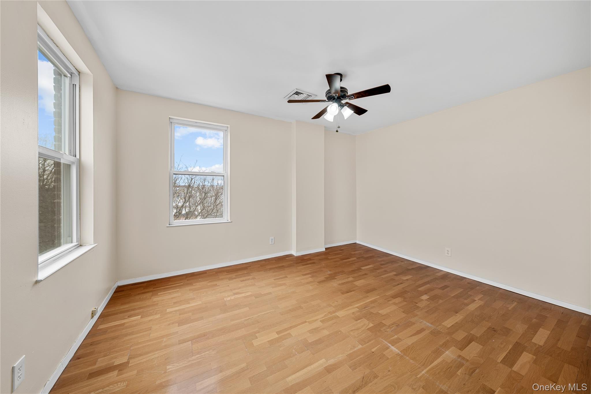 402 Jericho Turnpike Unit: 4