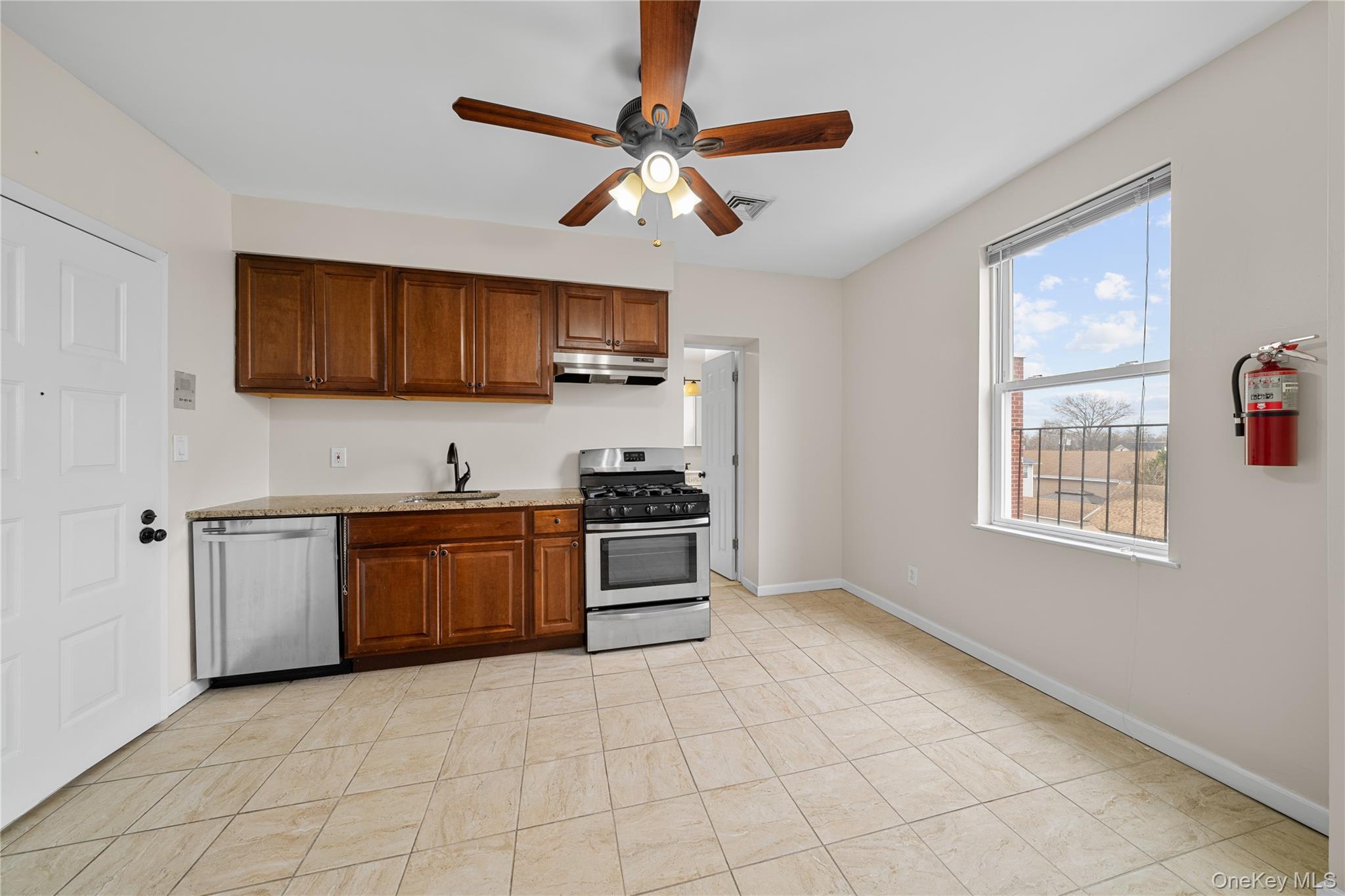 402 Jericho Turnpike Unit: 4