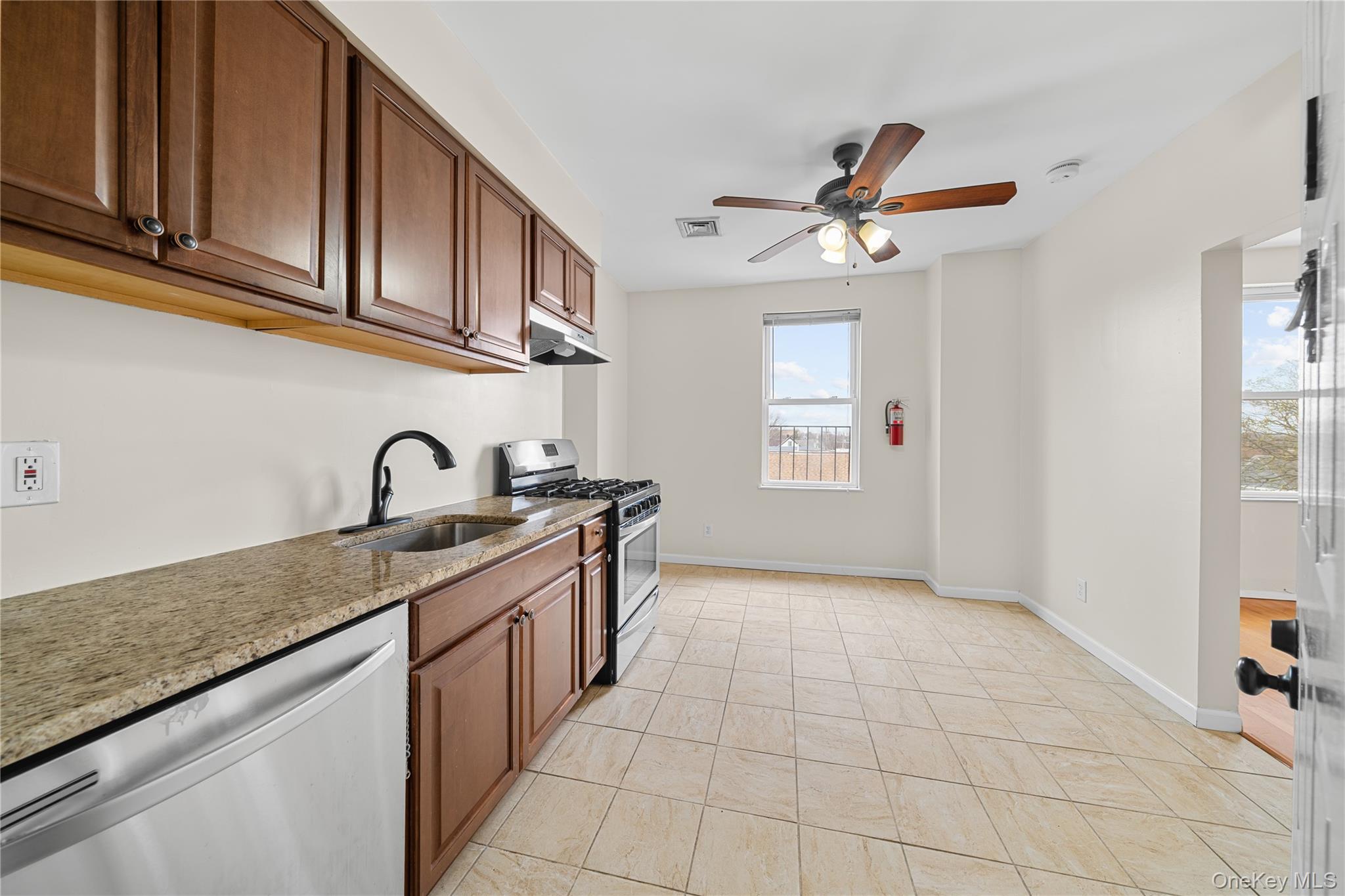 402 Jericho Turnpike Unit: 4