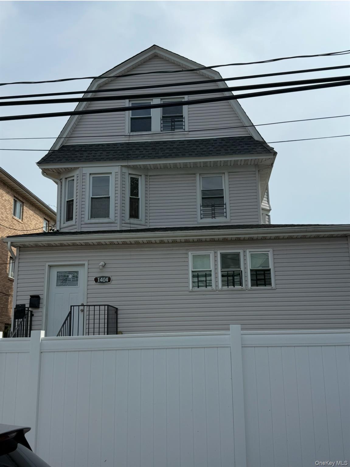14-04 Dickens Street